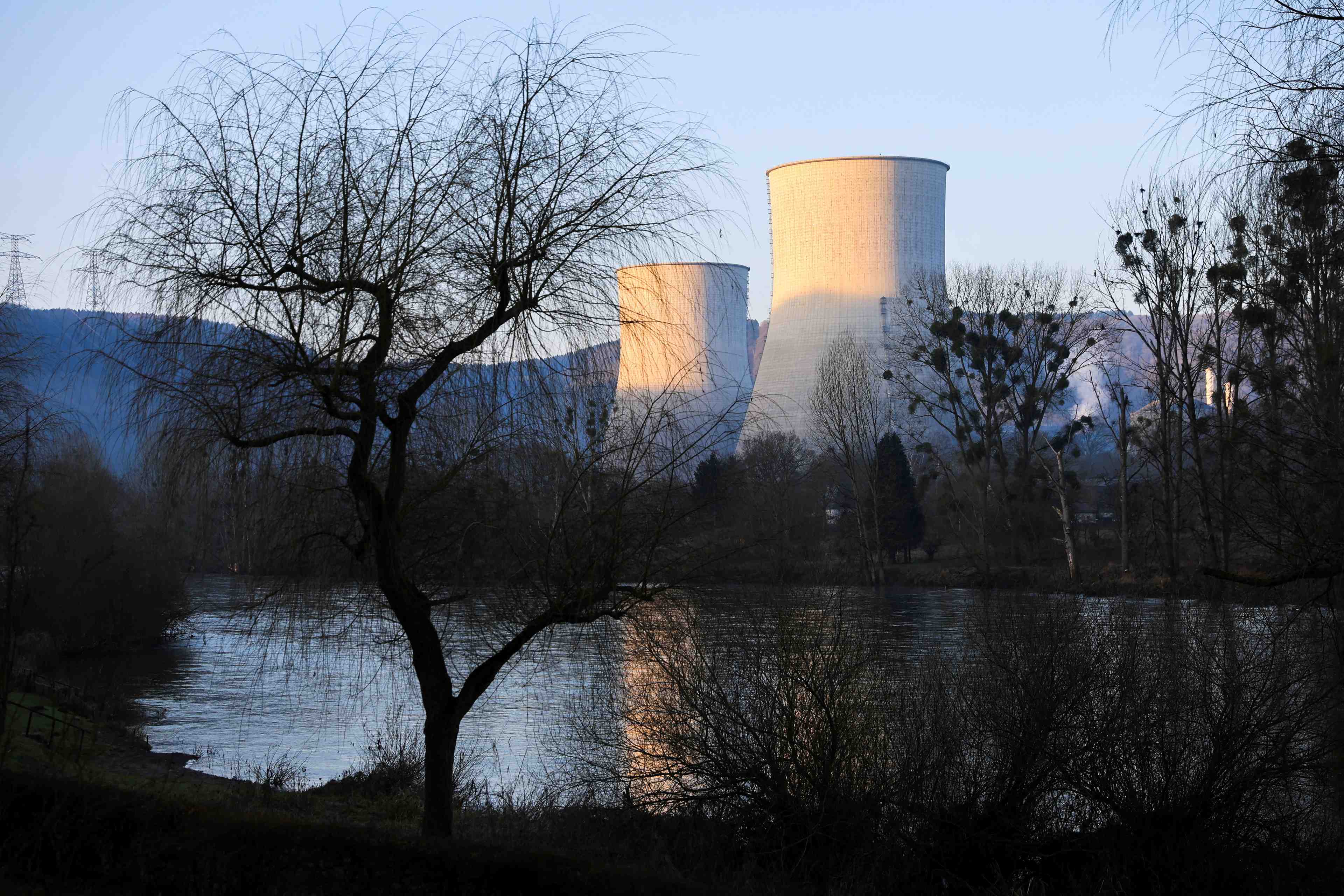 Macron annoncera jeudi le programme nucleaire francais, selon les echos