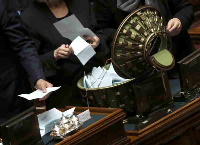 Echec au premier tour de l'election a la presidence en italie