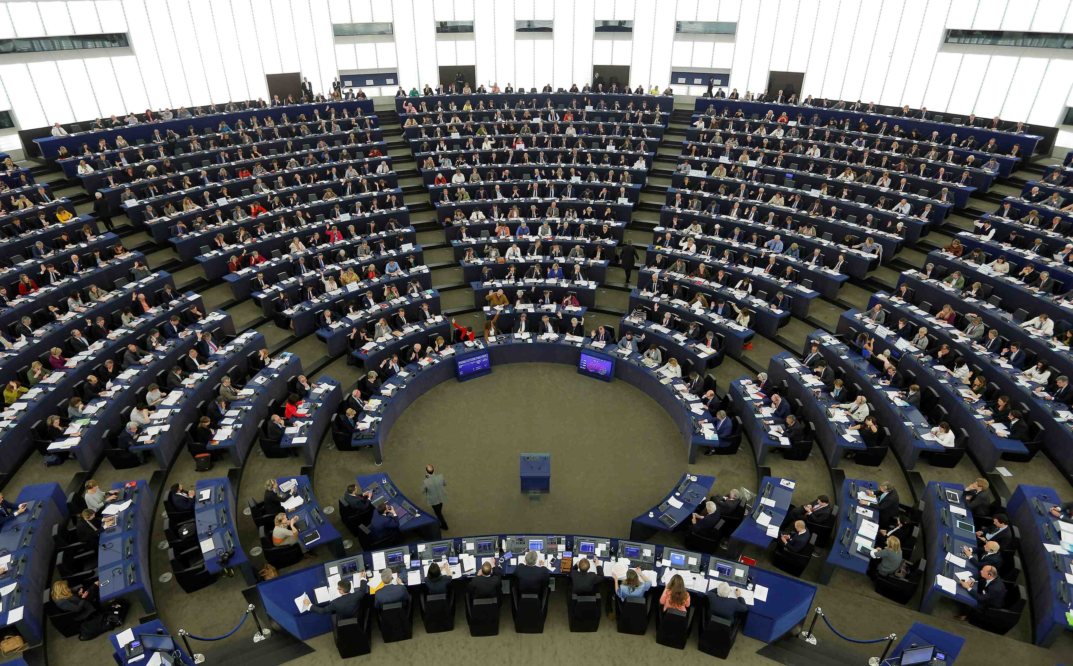 Le parlement europeen fixe ses conditions pour le brexit