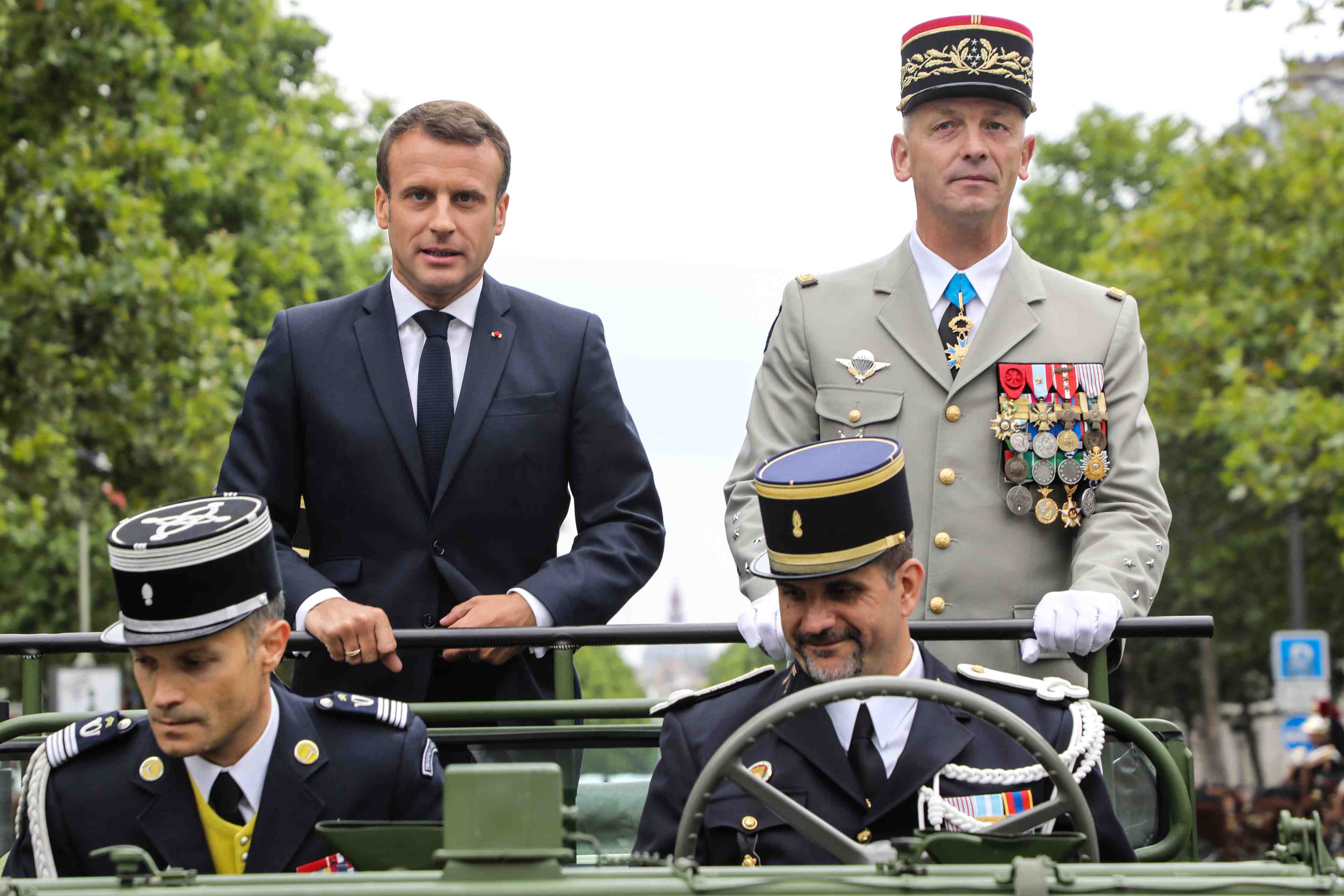 Macron s'engage envers les armees pour la reforme des retraites