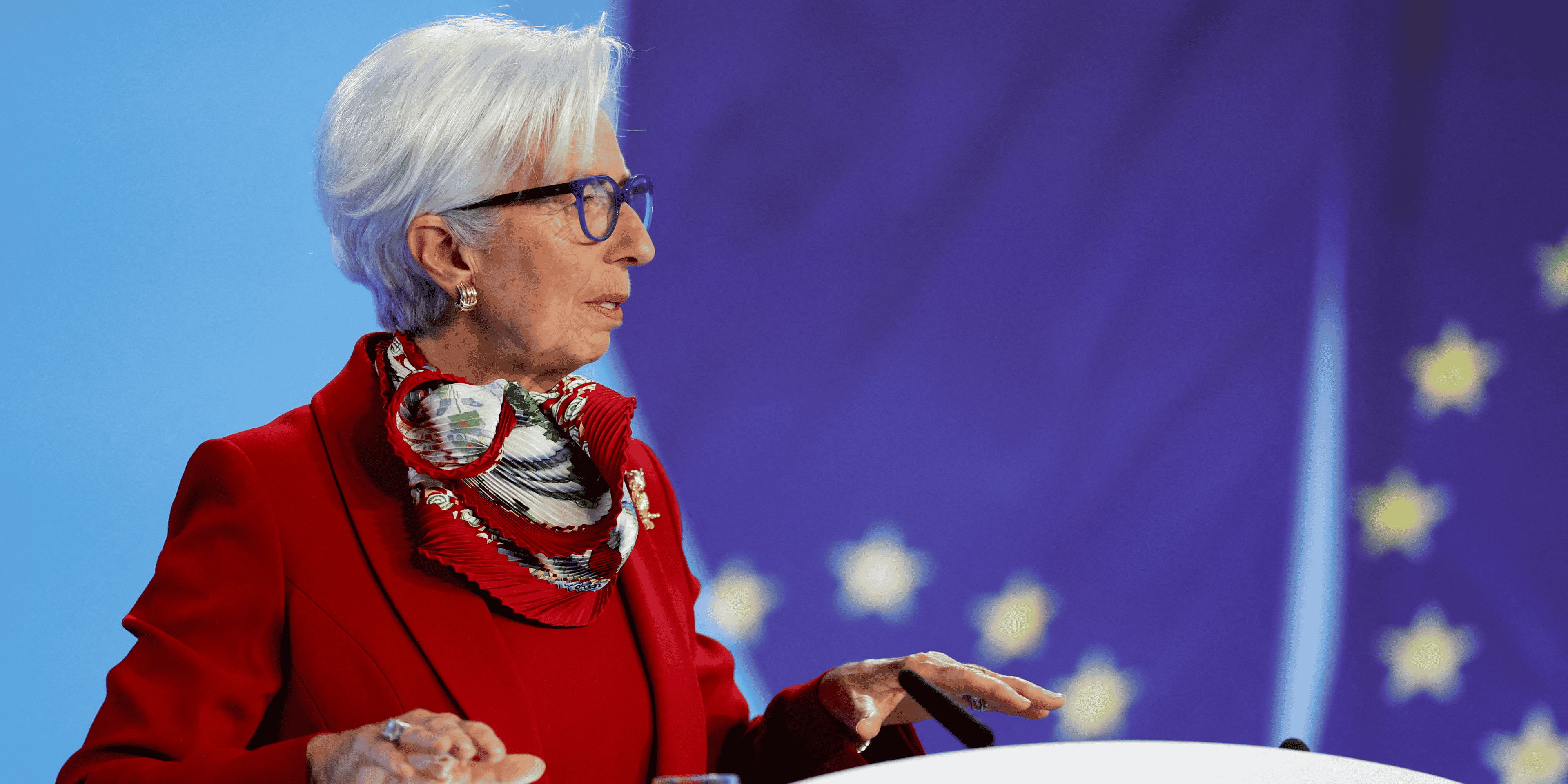 La presidente de la bce christine lagarde lors d'une conference de presse