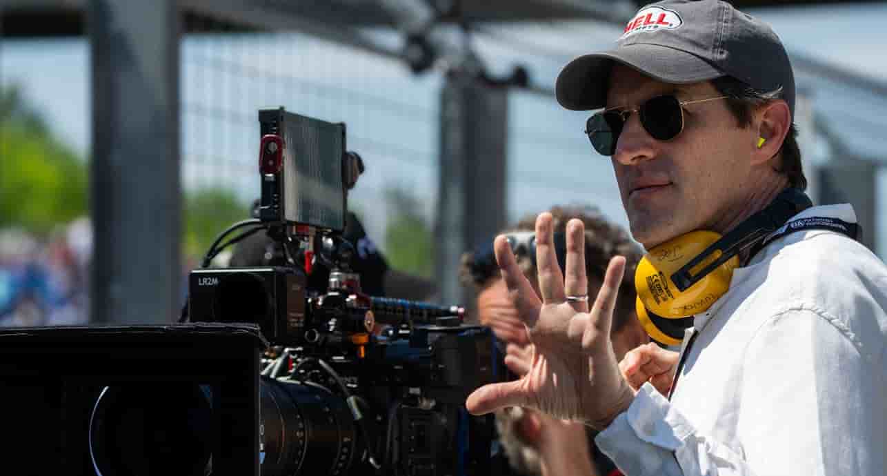 « La Tribune Dimanche » a rencontré Joseph Kosinski à l'occasion de la sortie de son film événement avec Brad Pitt, « F1 – le film ».