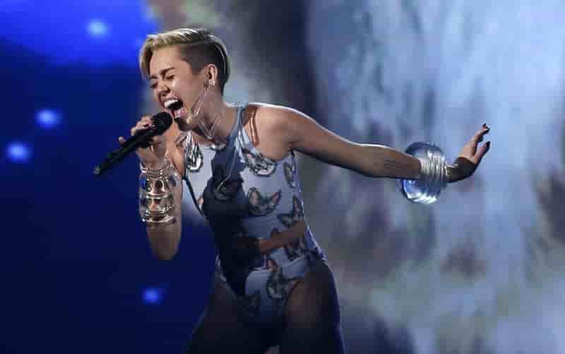 MTV désigne Miley Cyrus artiste de l'année 2013