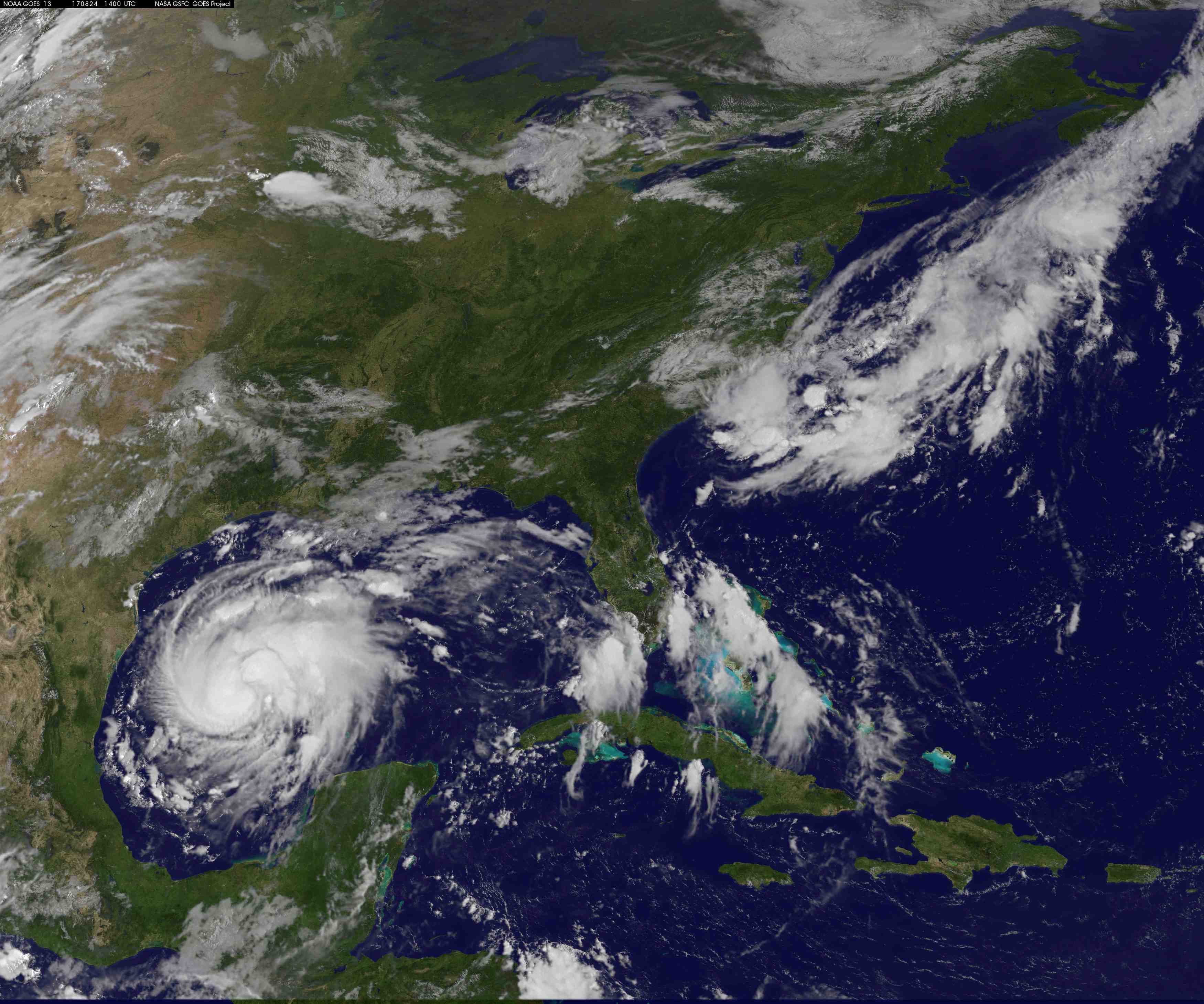 L'ouragan harvey se renforce en approchant des cotes du texas