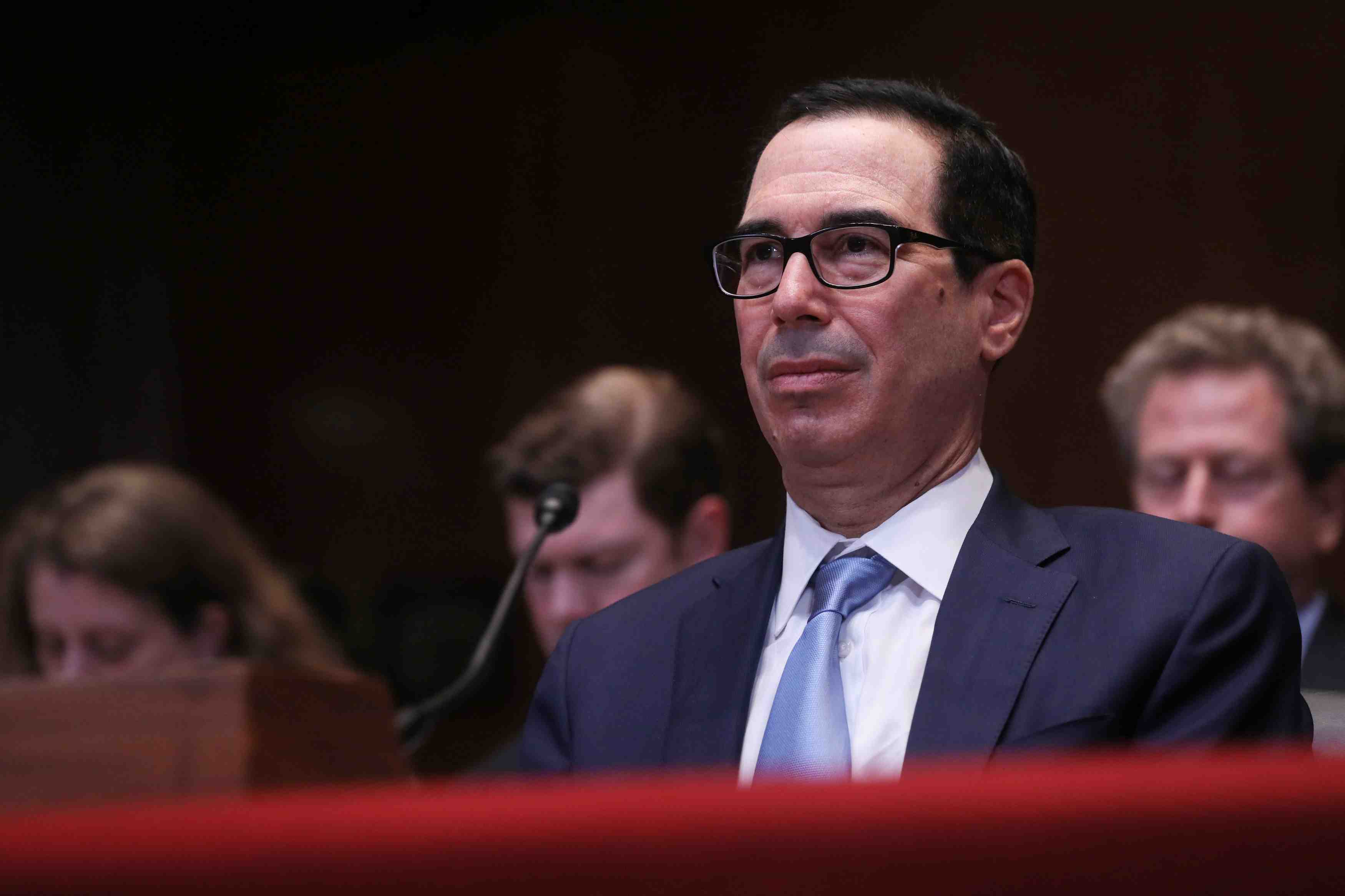 Pas de decision sur les nouveaux droits de douanes us avant un mois, dit mnuchin