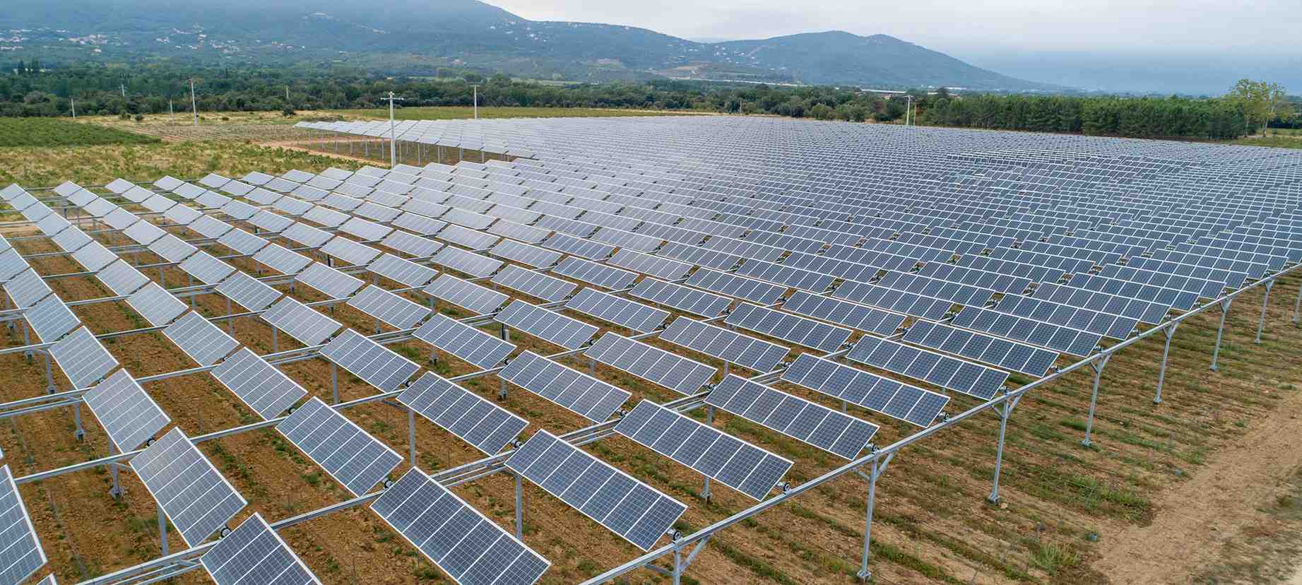 Le premier démonstrateur agrivoltaïque dynamique de Sun'Agri a été inauguré, en novembre 2018, sur le Domaine de Nidolères, à Tresserre dans les Pyrénées-Orientales.