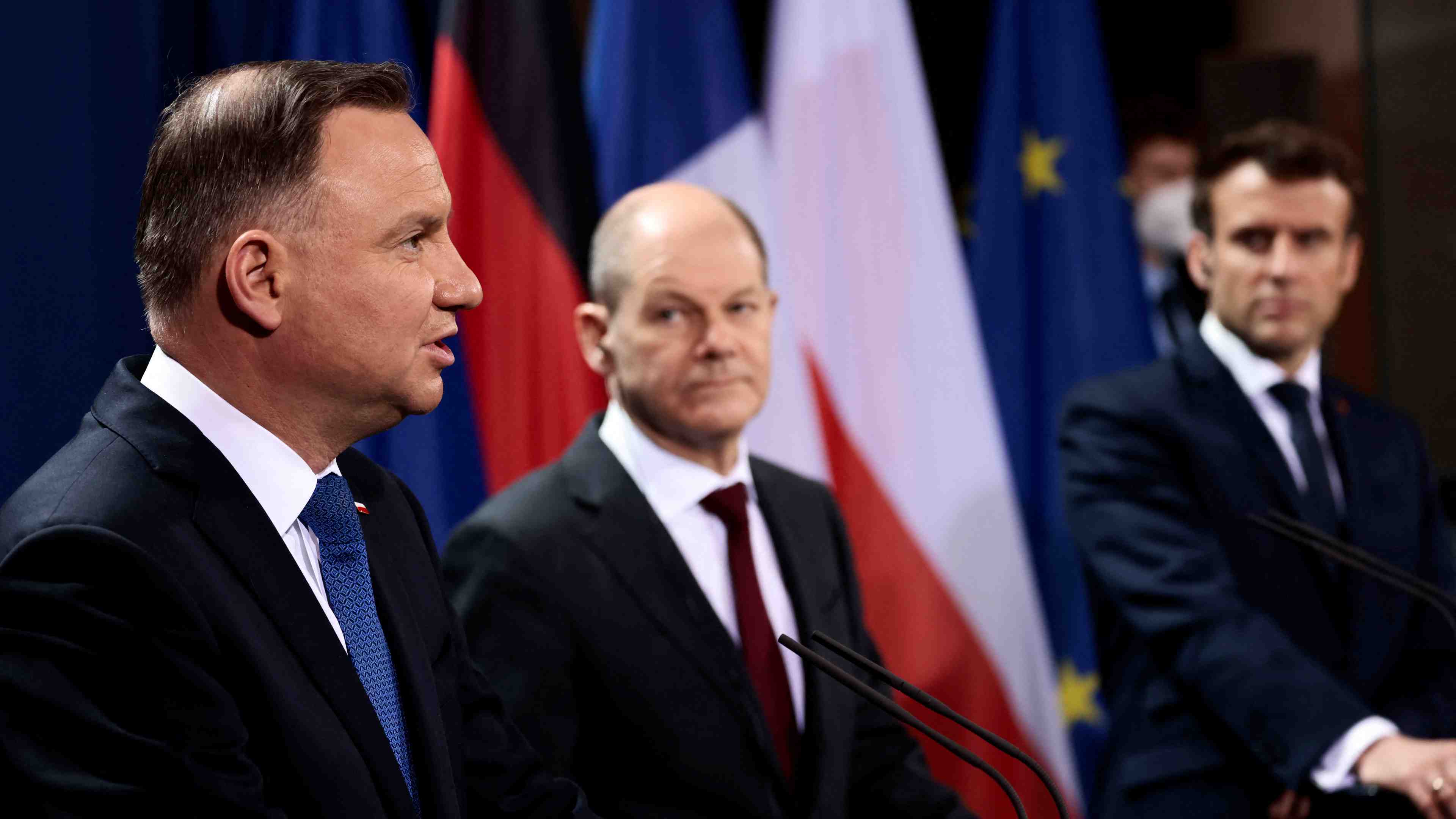 Ukraine: la priorite de paris et berlin est d'"eviter la guerre", dit macron