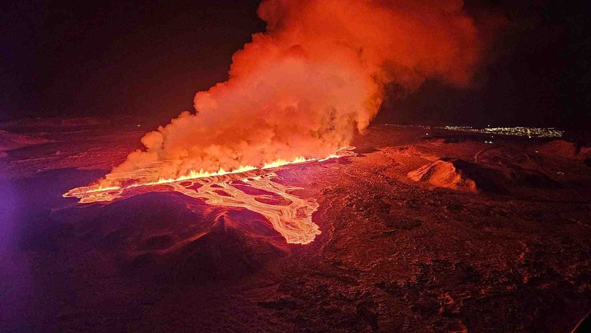 Eruption d'un volcan en islande