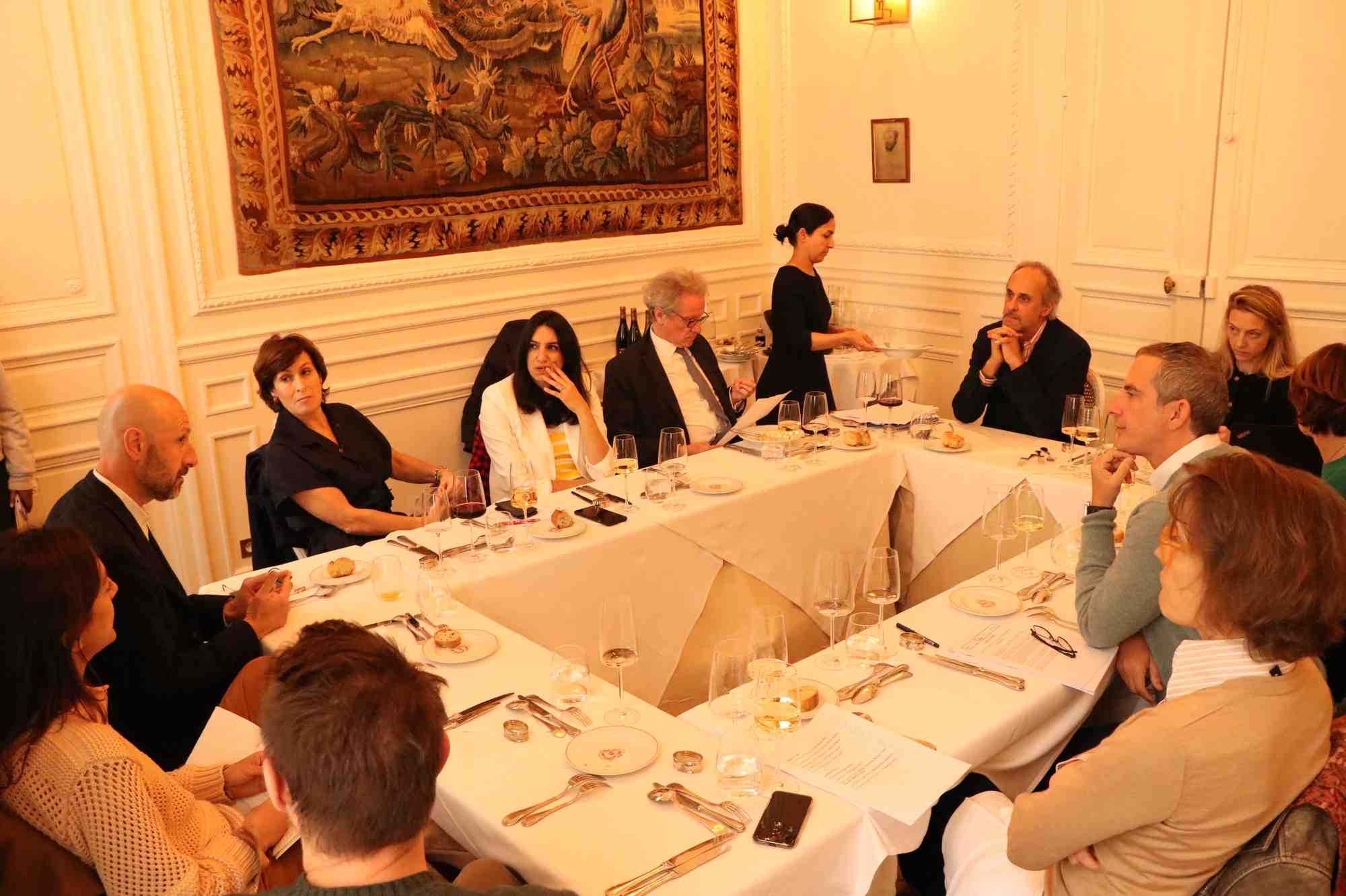 Le jury réuni à l'Hôtel Alfred Sommier pour désigner la sélection finale.