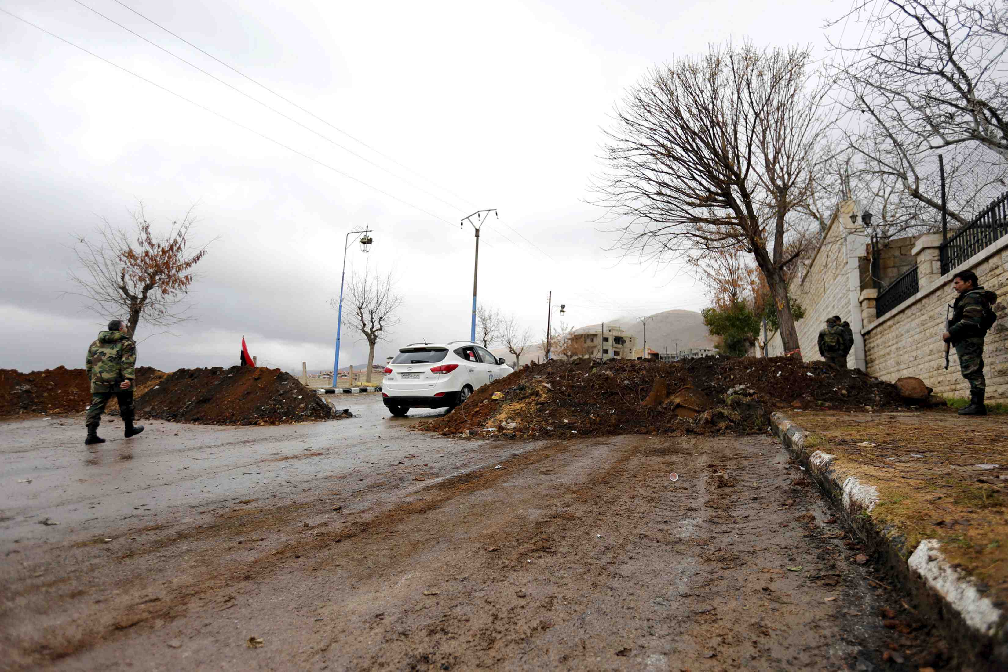 Quatre localites syriennes assiegees recoivent une nouvelle livraison d'aide