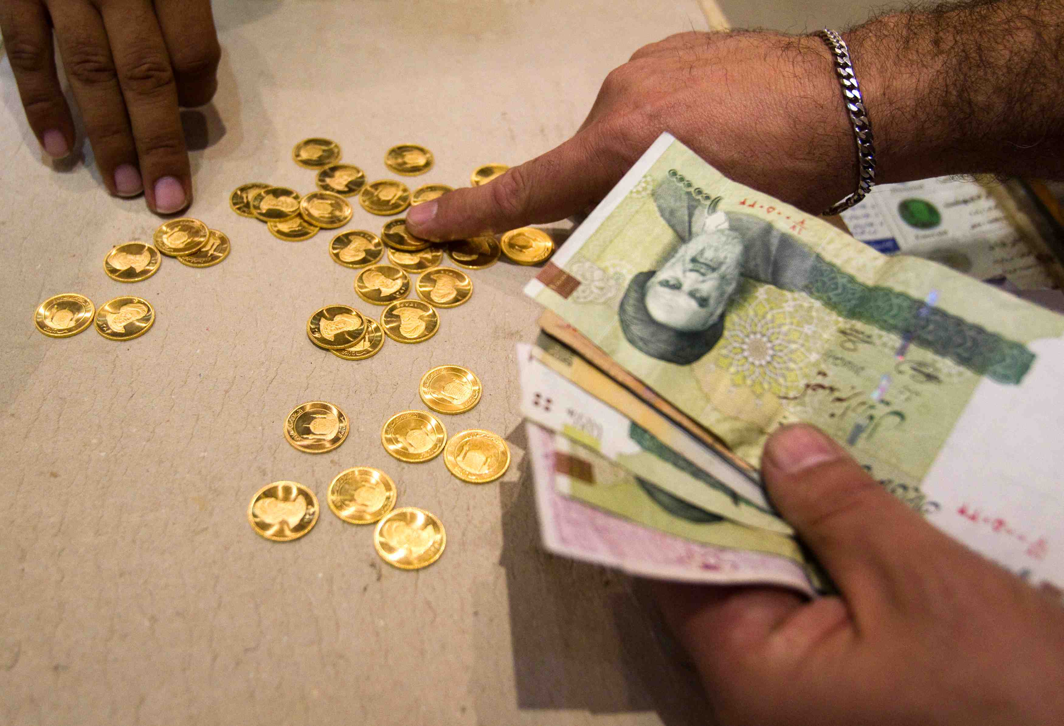 Le rial iranien touche un nouveau plus bas