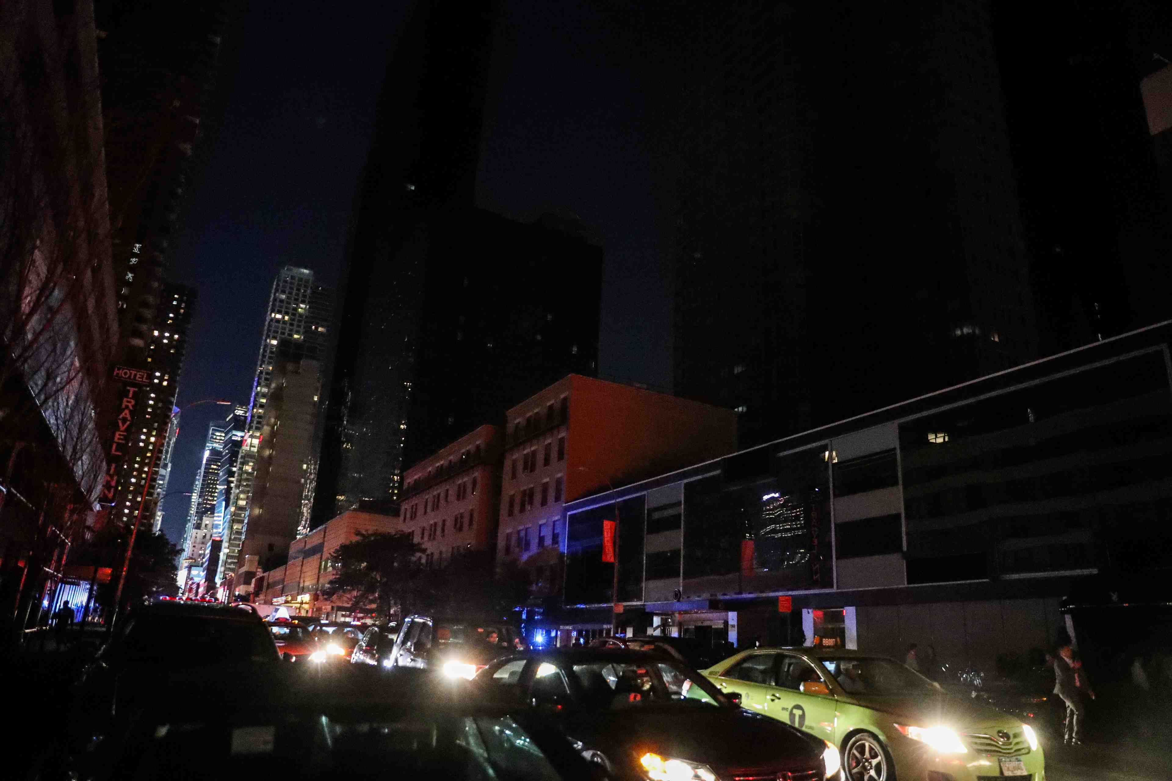 Une partie de new york privee d'electricite plusieurs heures