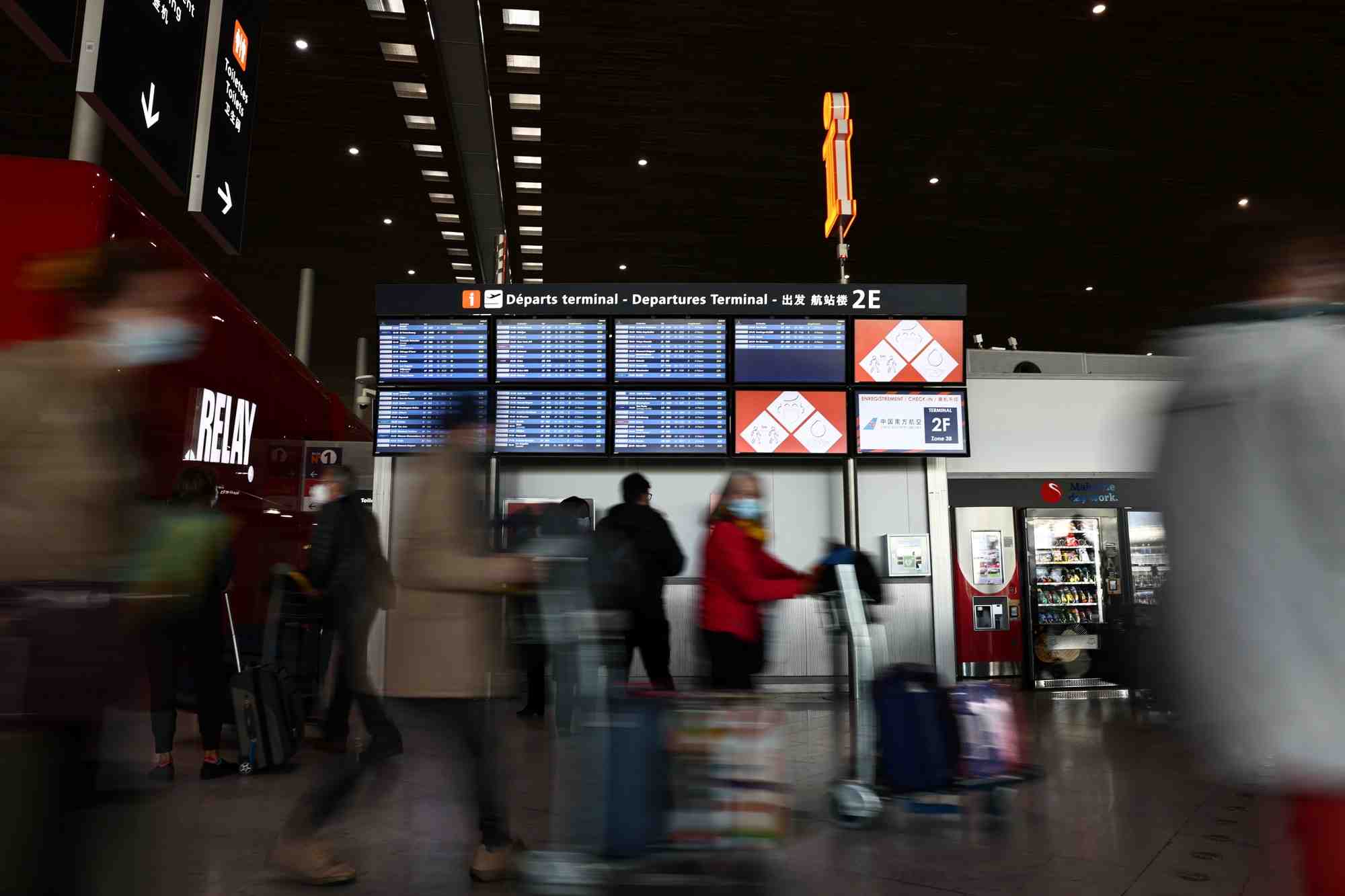 Le trafic reprend dans les aeroports francais d'adp et vinci