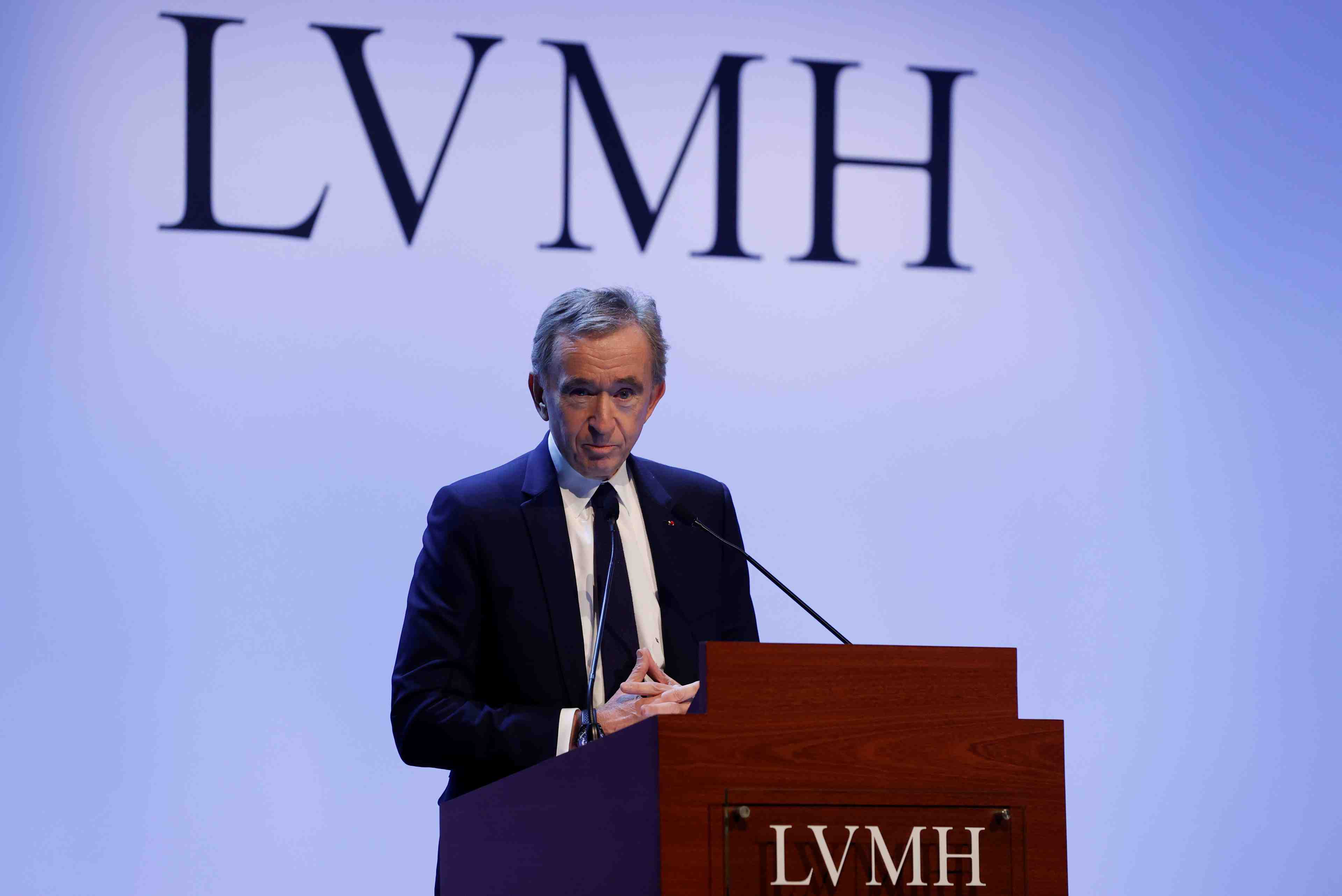 Bernard arnault vole a son tour au secours d'arnaud lagardere
