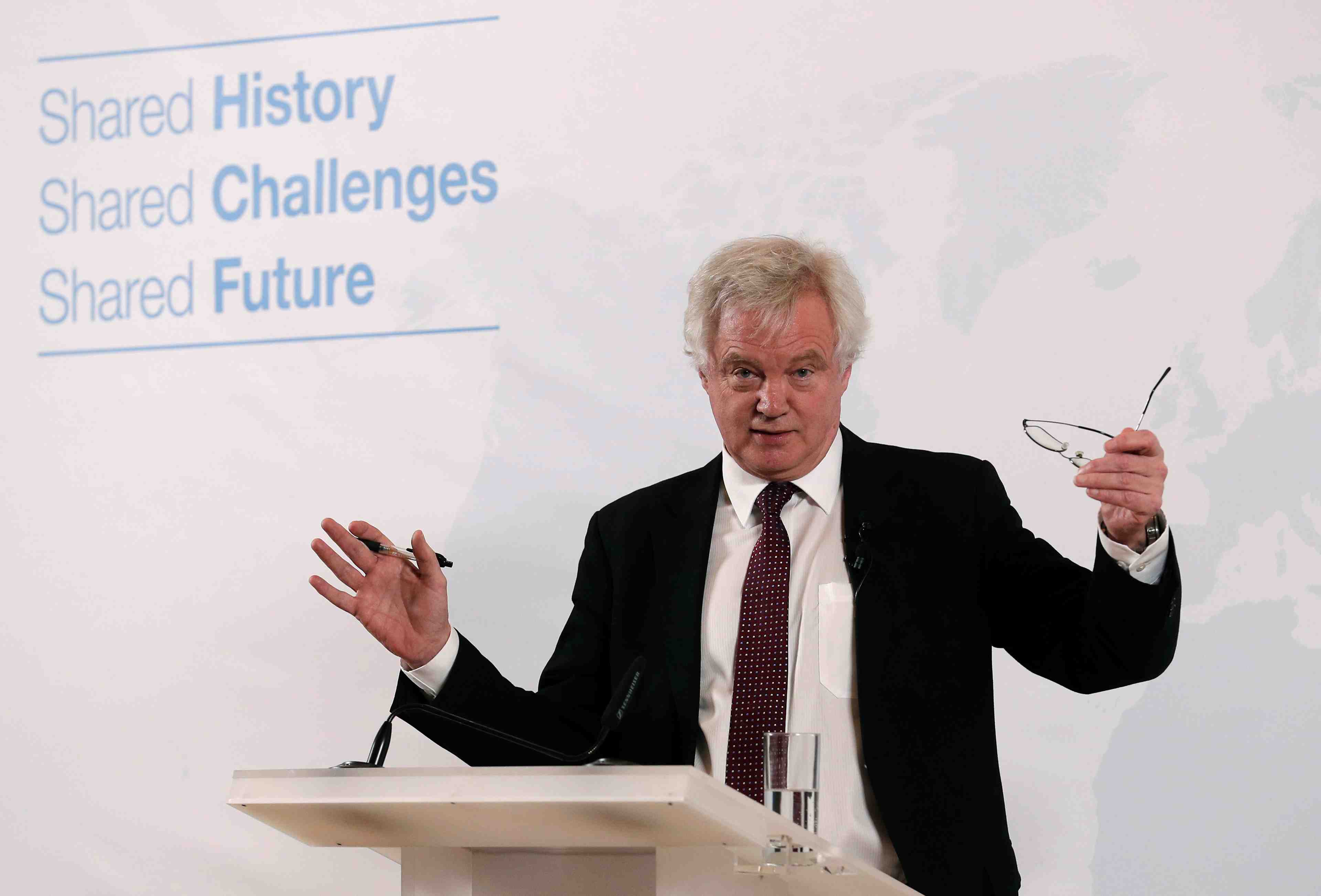 Davis ne veut pas d'un royaume-uni "a la mad max" apres le brexit