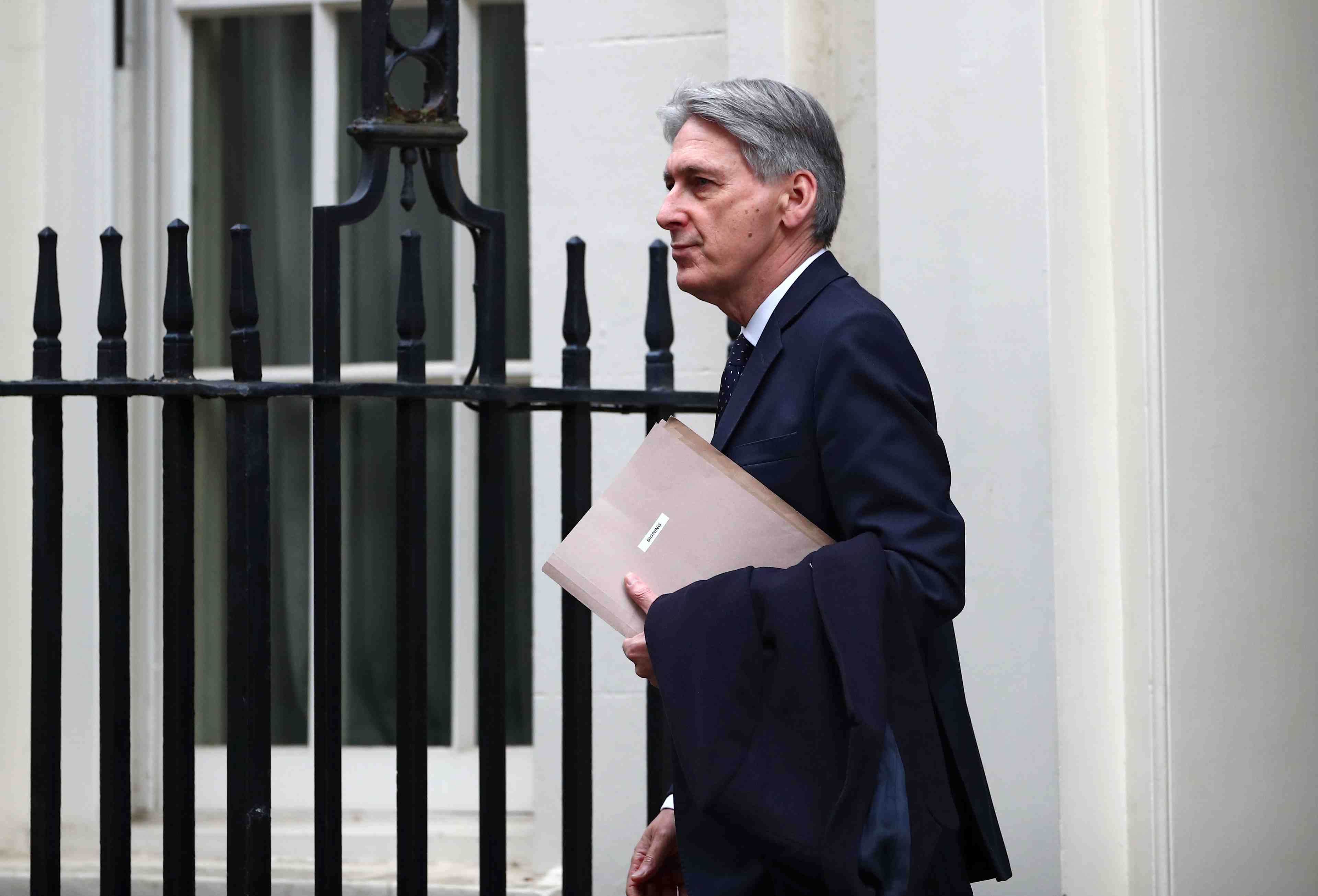 Un brexit dur serait une "calamite" pour le royaume-uni et l'ue, dit hammond
