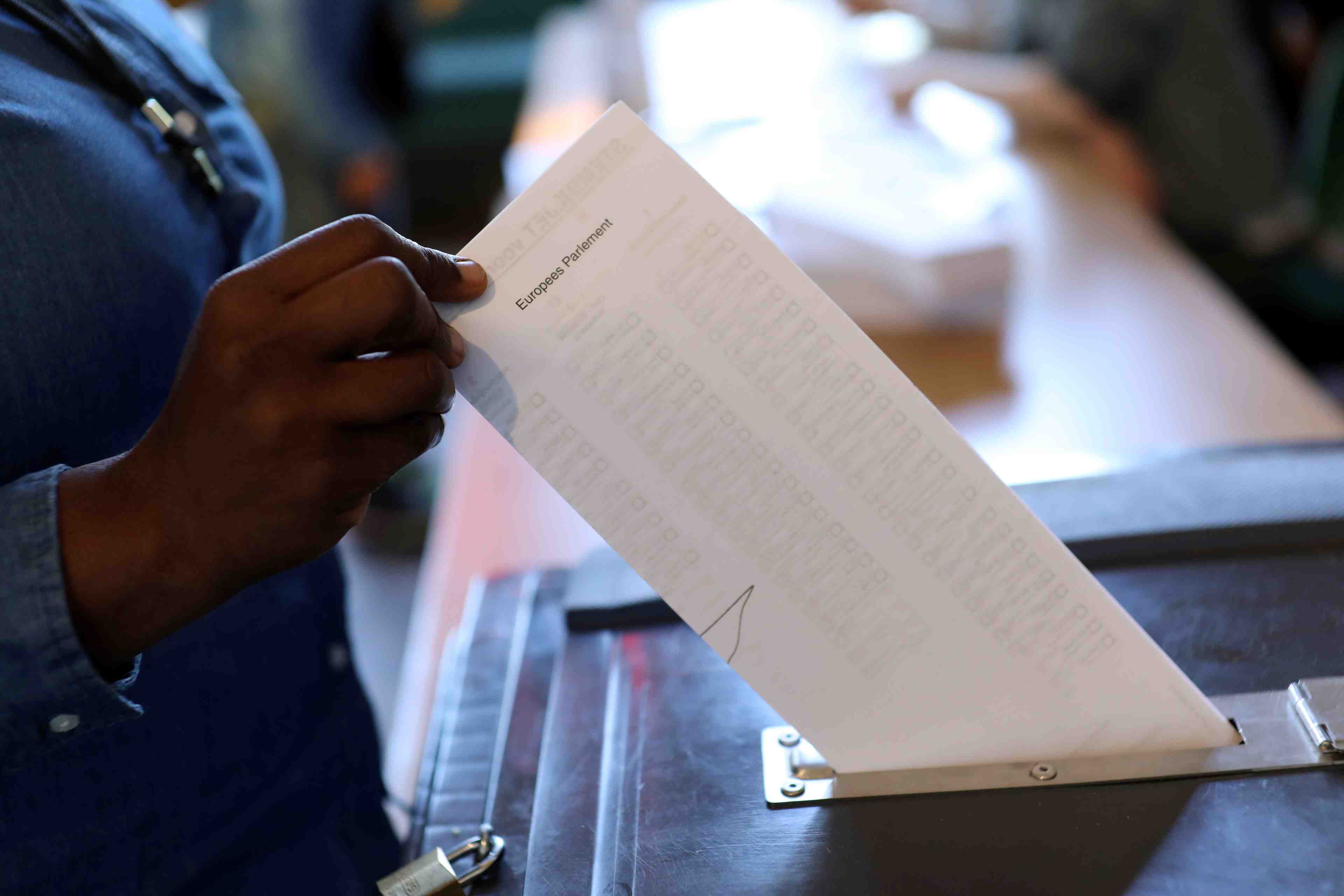 Europeennes: les travaillistes en tete aux pays-bas, selon un sondage sortie des urnes