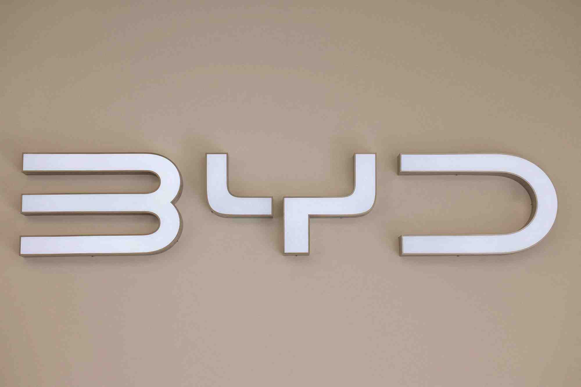 Le logo du constructeur de voitures electrique chinois byd