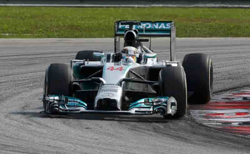 Lewis Hamilton remporte le Grand Prix de Malaisie
