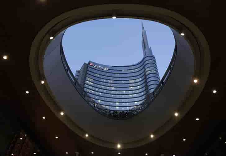Unicredit donne son feu vert a une "bad bank" avec intesa et kkr