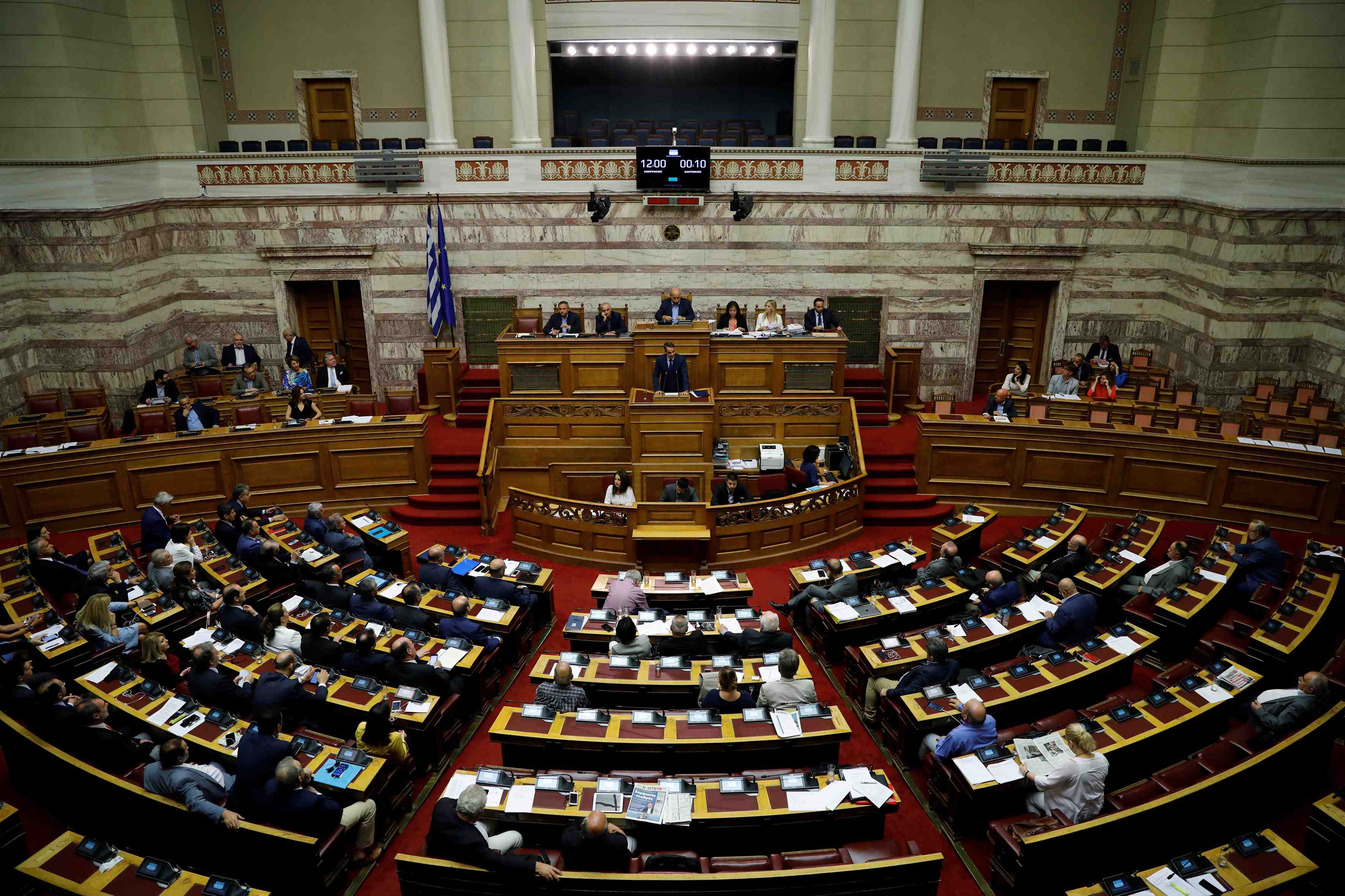 Une nouvelle serie de mesures d'austerite adoptee en grece