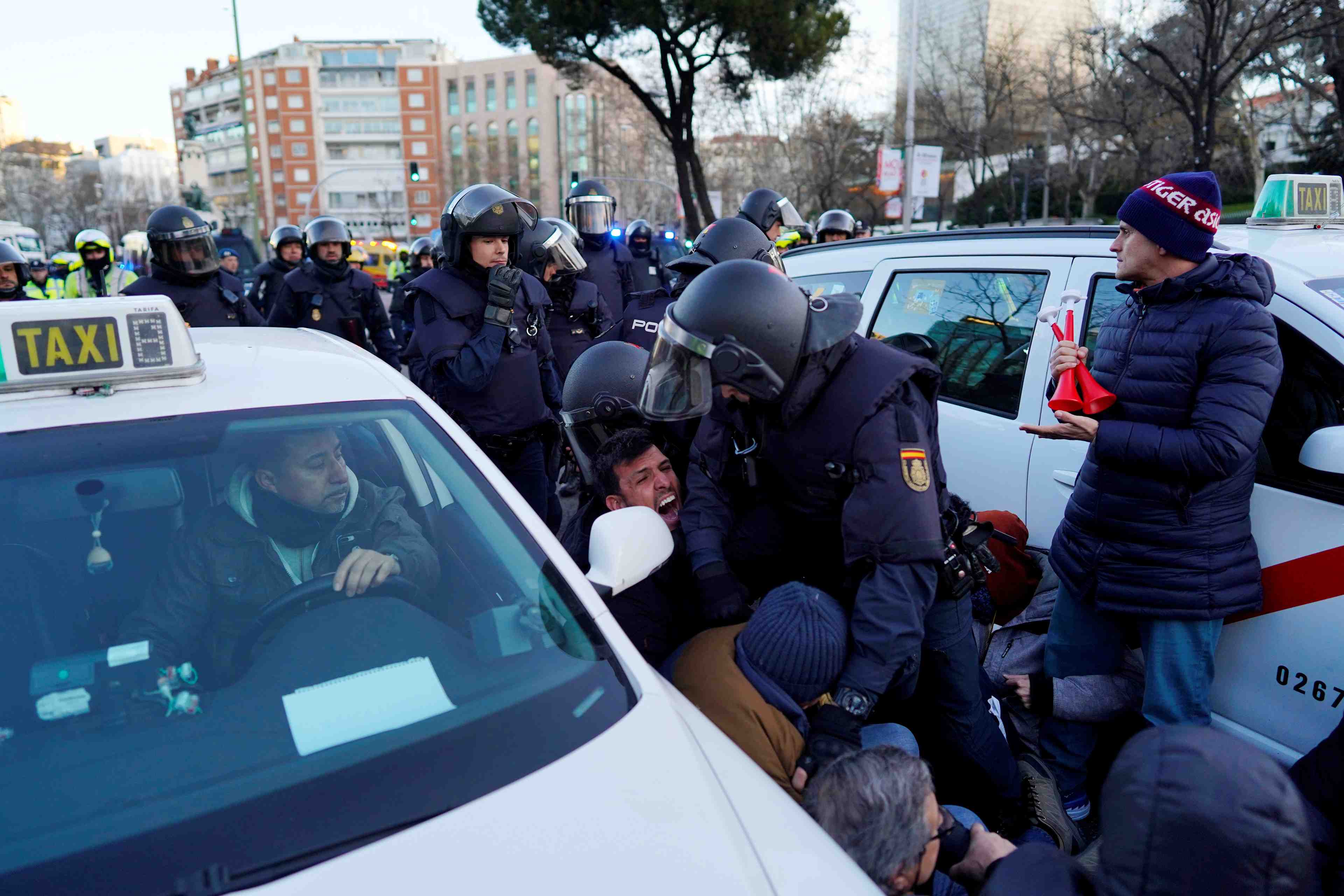 La greve des taxis madrilenes entre dans sa septieme journee