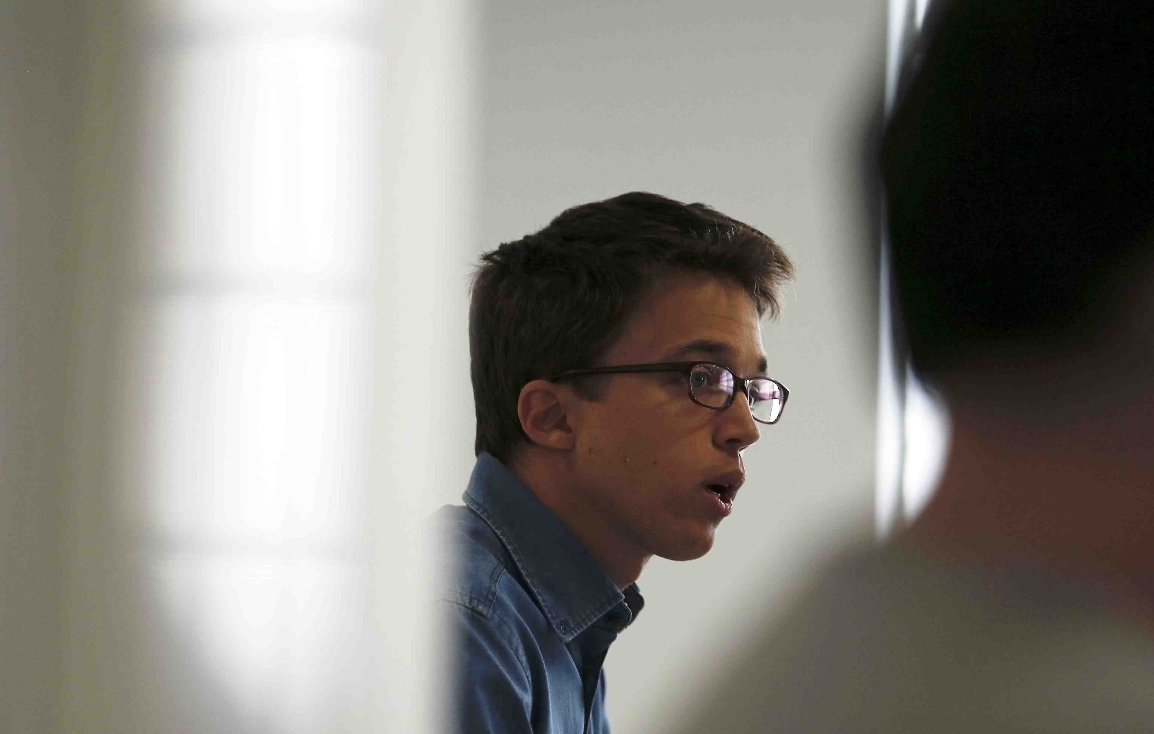 Espagne: rupture a la tete de podemos, errejon quitte le parlement