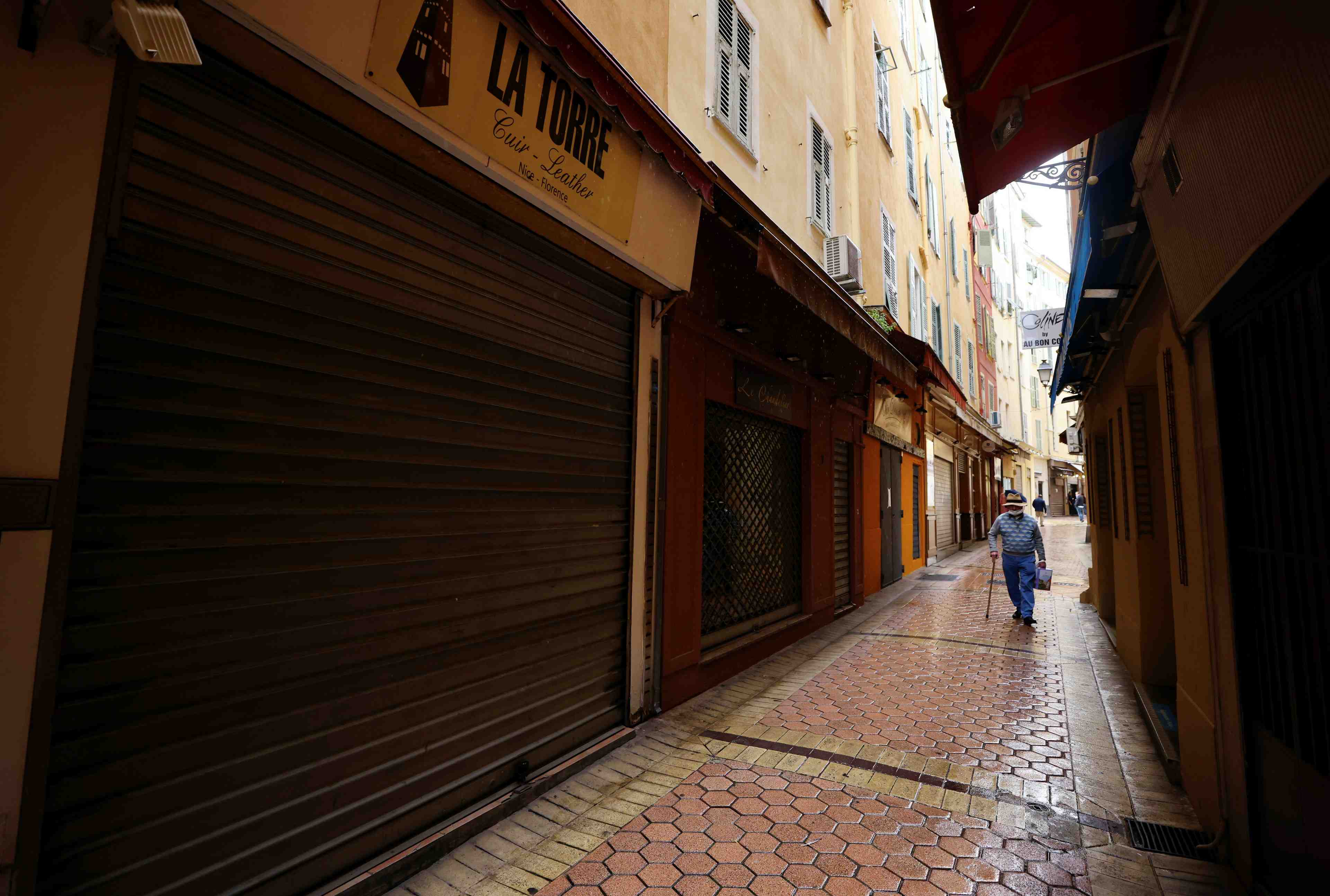 France: vers un deconfinement en 4 etapes, reouverture des terrasses et lieux culturels le 19 mai