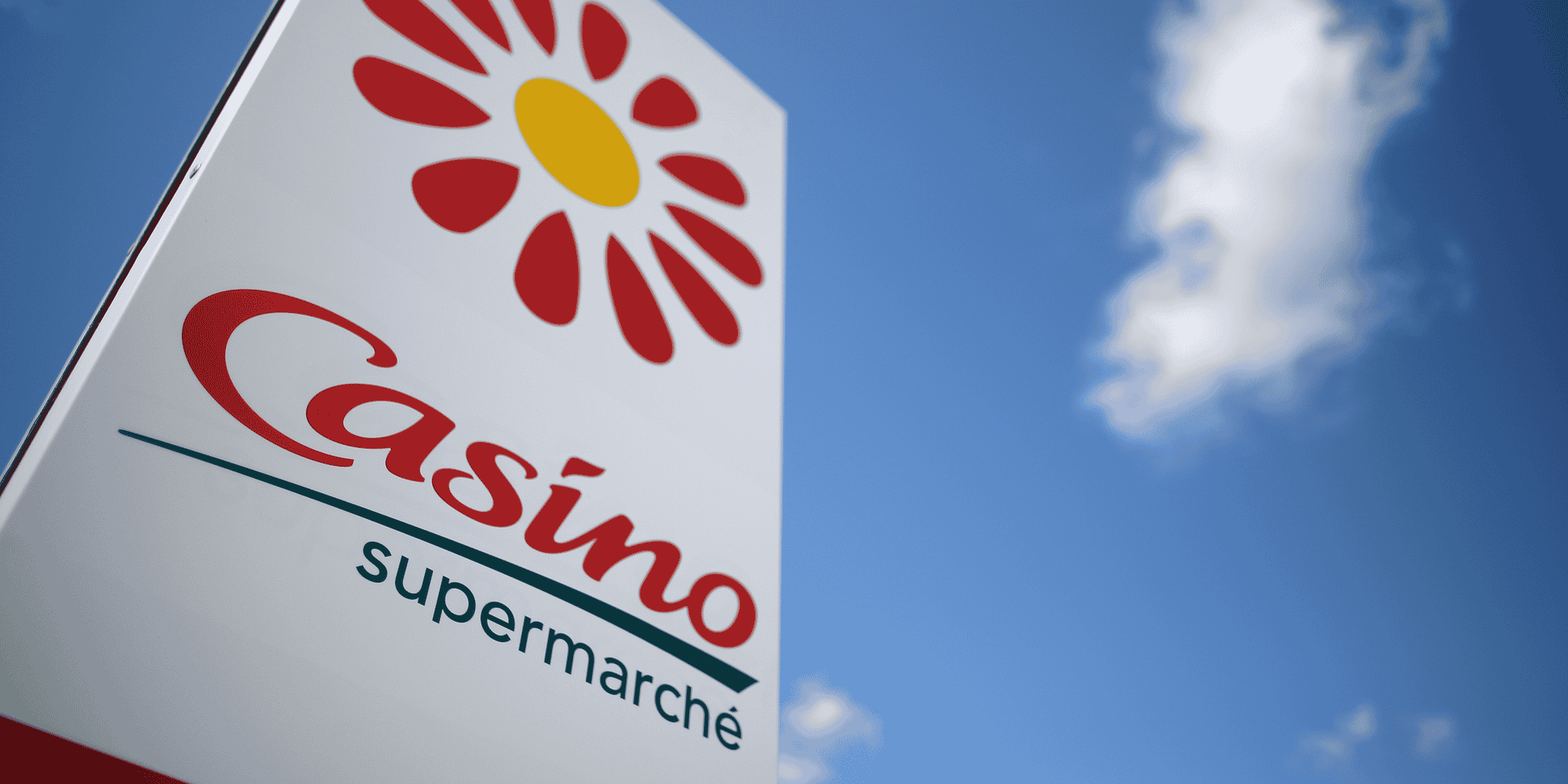 Face à un endettement insoutenable, Casino a trouvé un accord l'été dernier avec la plupart de ses créanciers et des repreneurs pour restructurer sa dette. Cela se fera notamment via la cession de ses activités en Amérique latine.