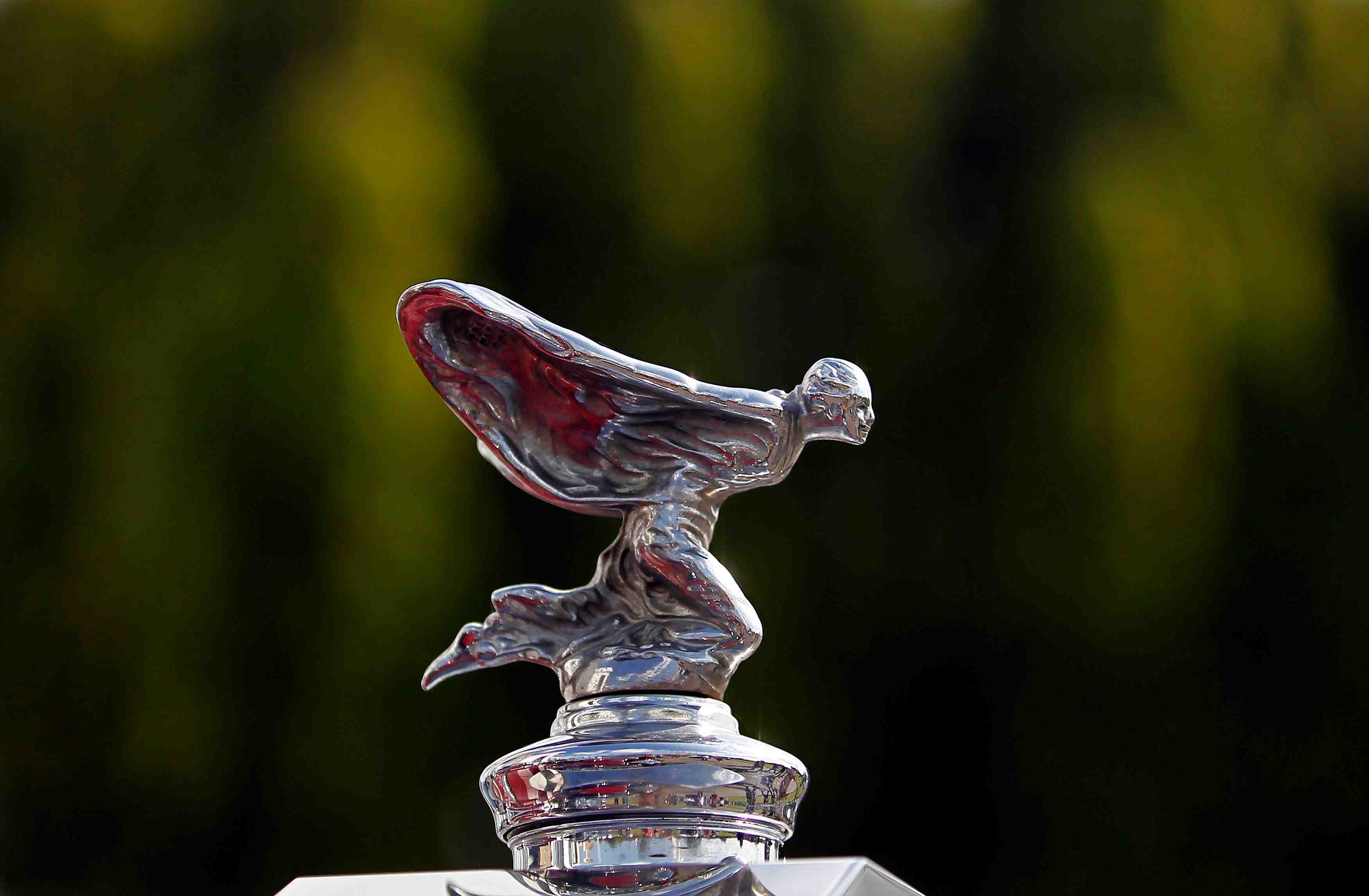 Rolls-royce se lance a son tour dans les suv