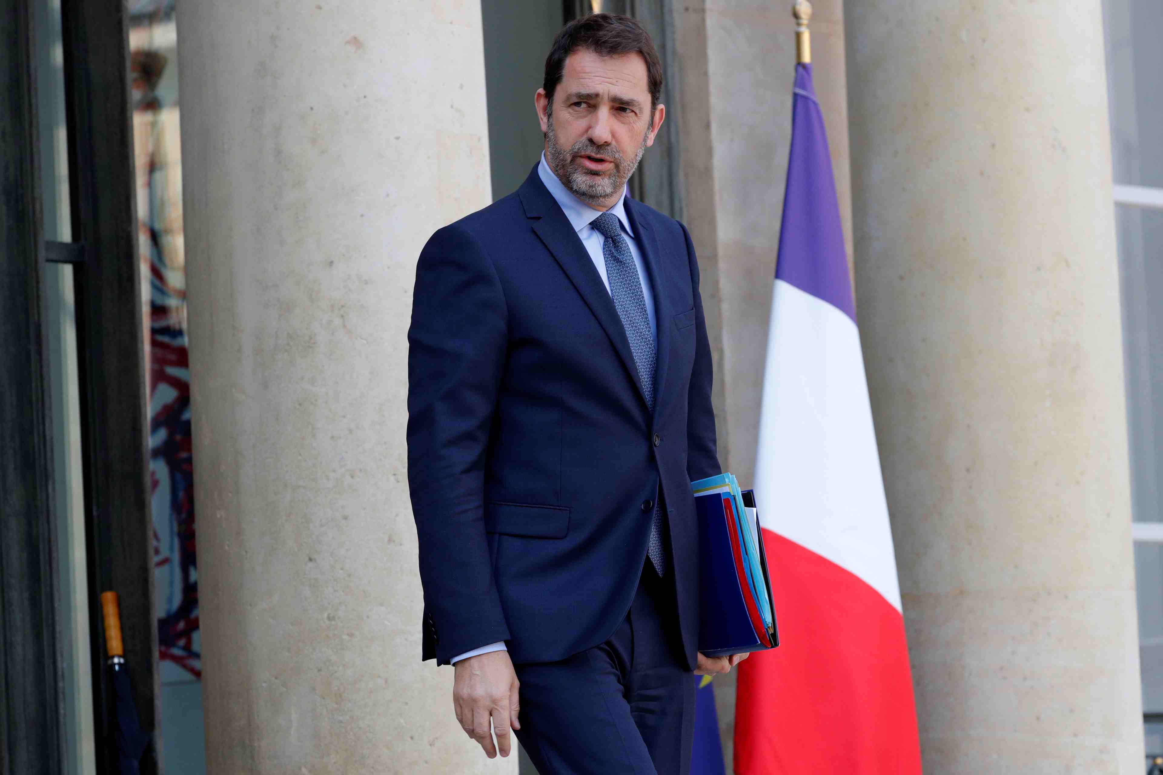 Gilets jaunes: castaner craint de nouvelles violences samedi