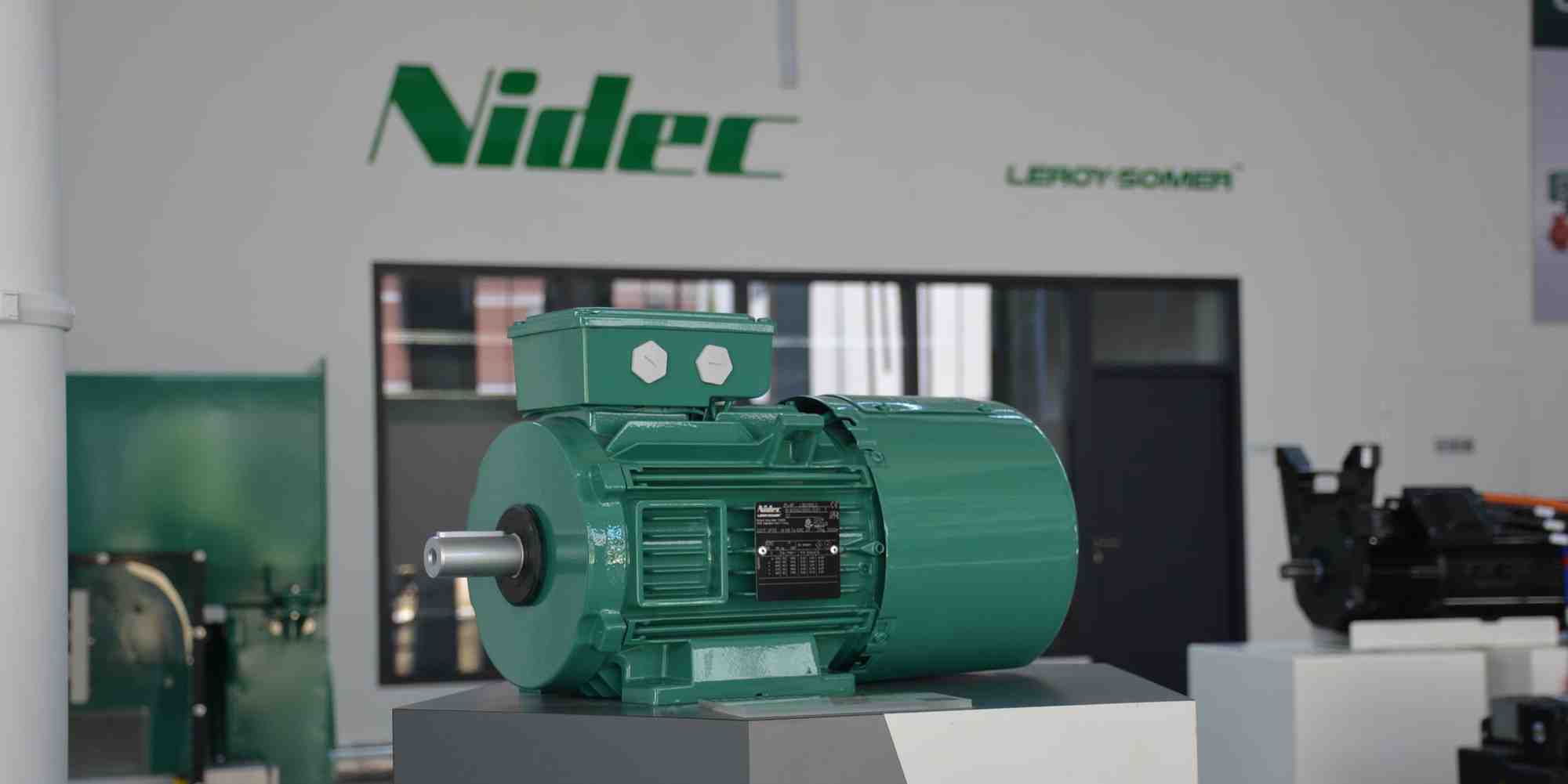 Leroy-Somer fabrique l'intégralité d'un moteur, de sa bobine en cuivre à son carter en aluminium, acier en fonte. Division du groupe Nidec, son siège est basé à Angoulême, en Charente.