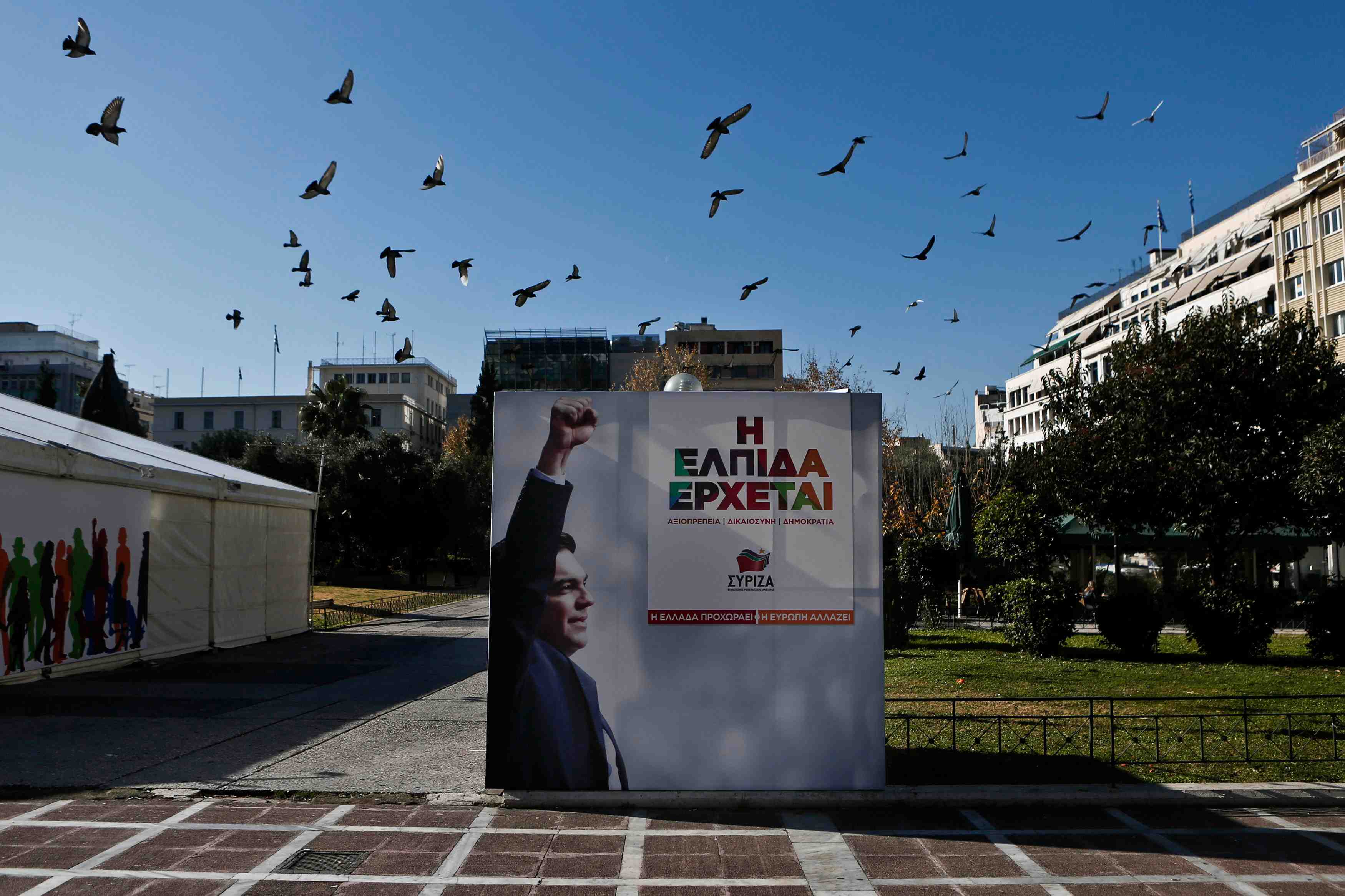 Syriza accroit son avance en vue des legislatives grecques, selon une serie de sondages