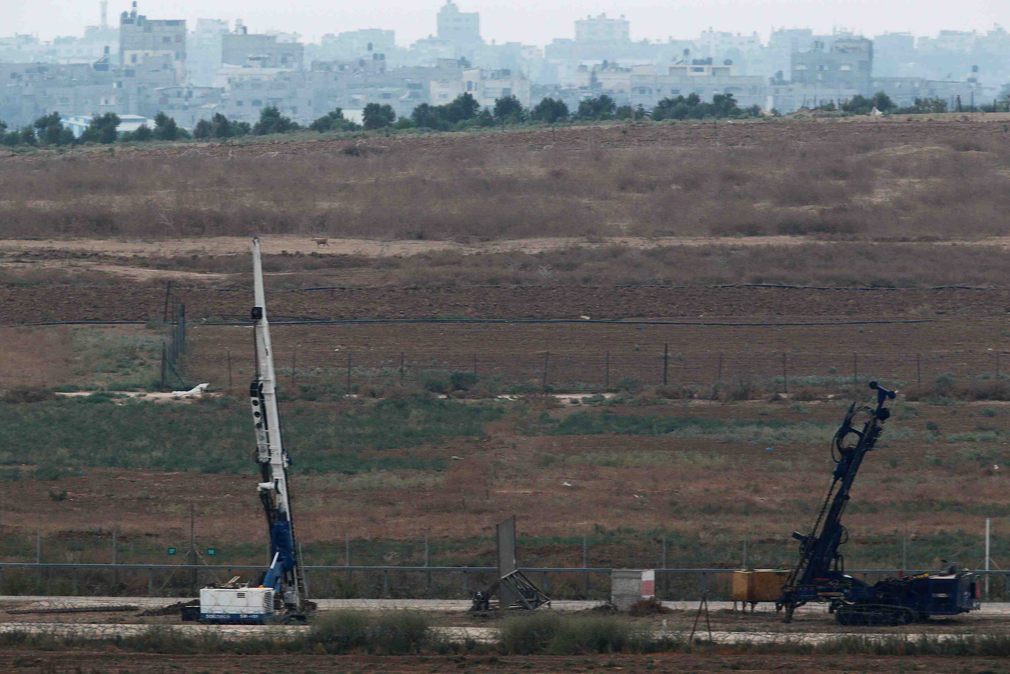 Un mur souterrain a la frontiere entre israel et gaza