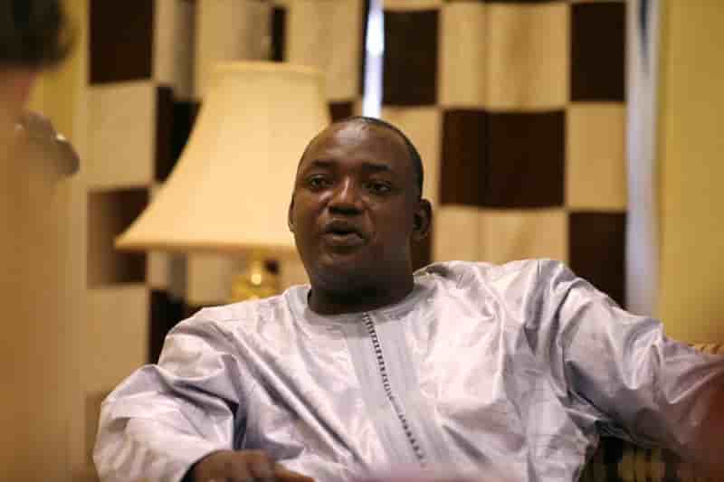 Adama barrow investi nouveau president gambien