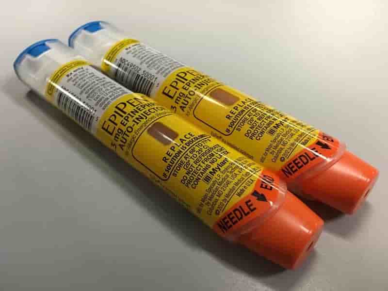 Mylan rate le consensus au troisieme trimestre, l'action baisse en avant-bourse