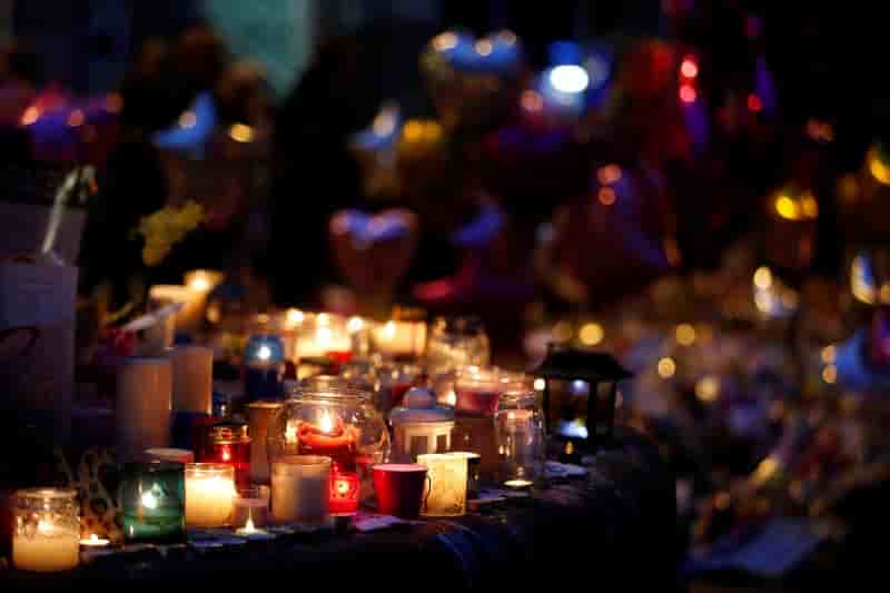 Un "heros" emprisonne pour avoir vole des victimes de l'attentat de manchester