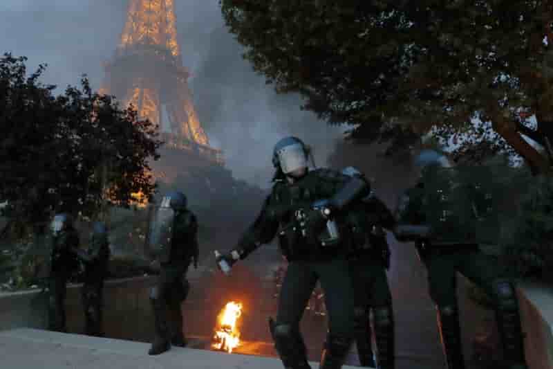 La tour eiffel fermee lundi
