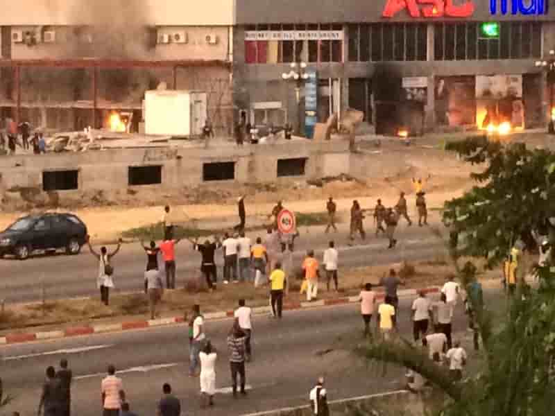 Affrontements entre police et manifestants a libreville