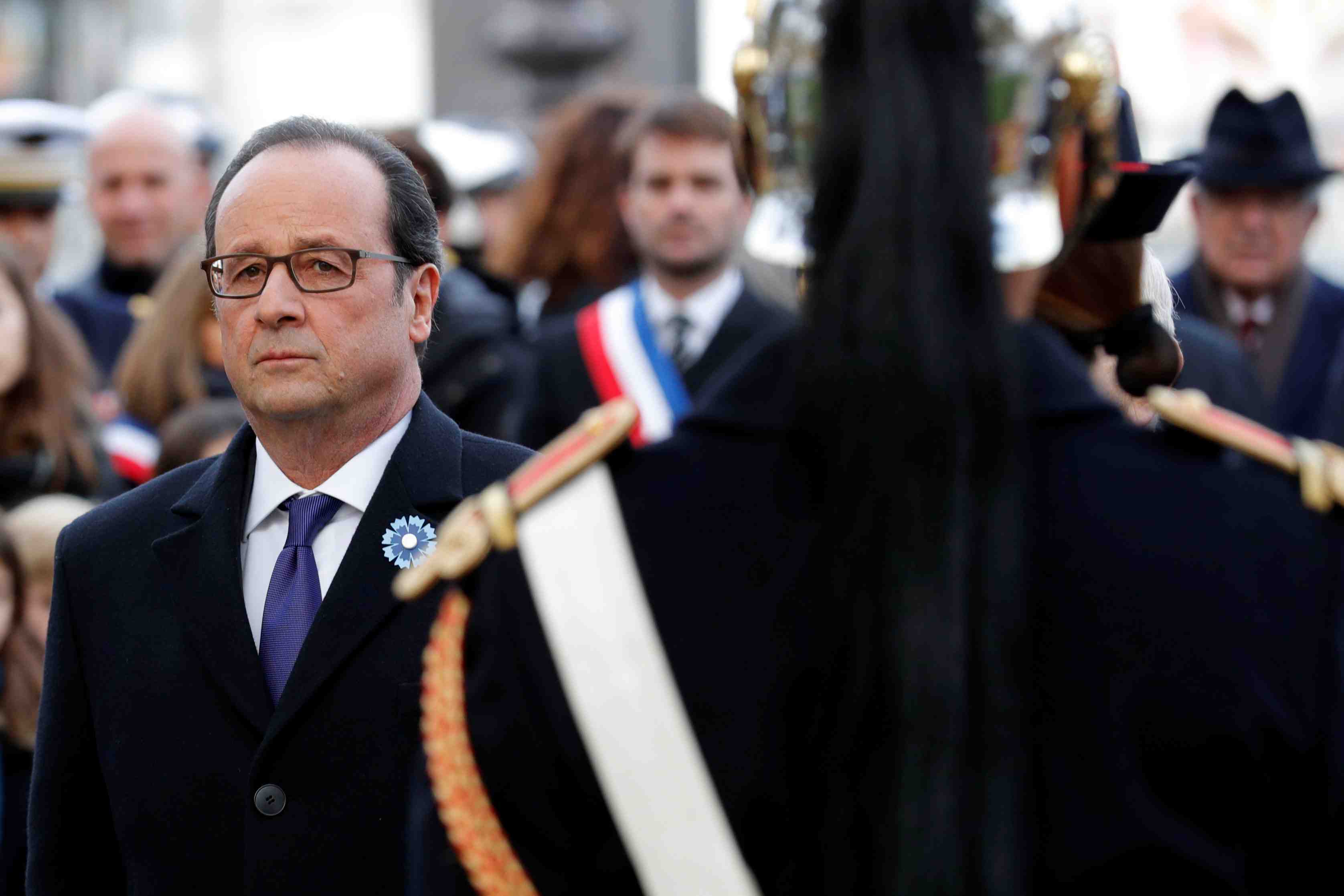 Hollande attend des eclaircissements sur la politique etrangere de trump