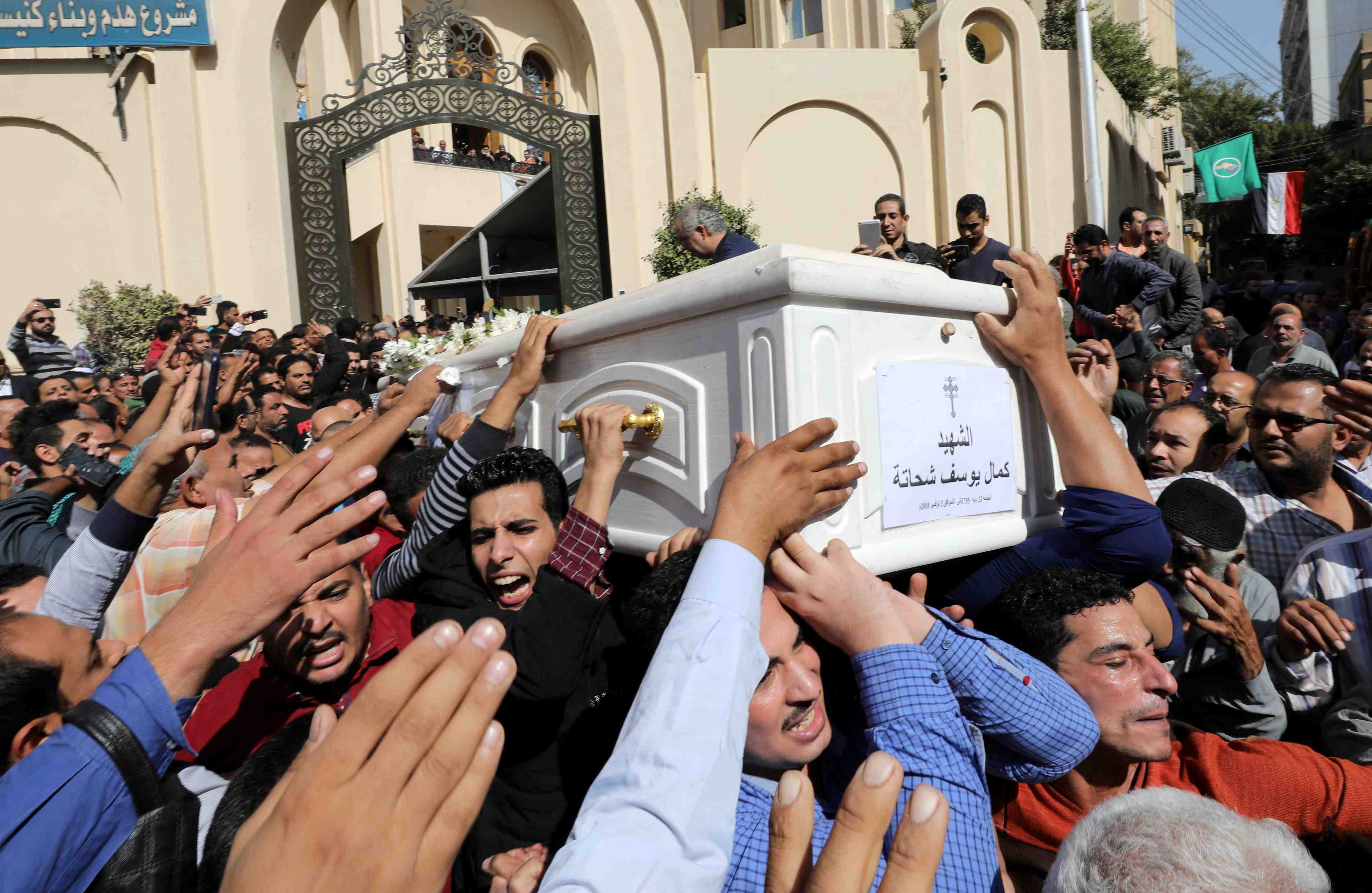 Enterrement des victimes de l'attentat de minya en egypte