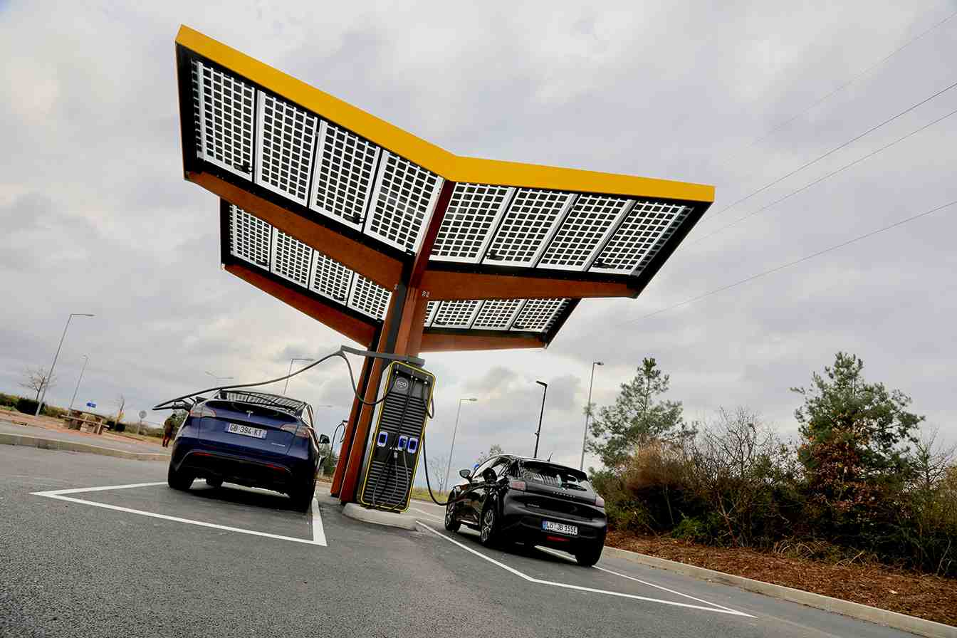 une station FASTNED sur le réseau APRR