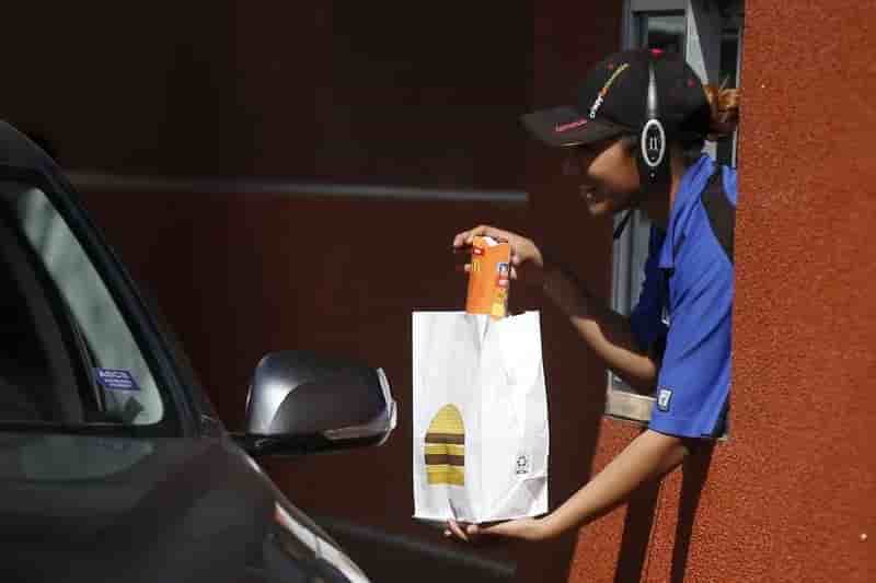 Vers une augmentation des salaires des employes de mcdonald's c aux etats-unis ?