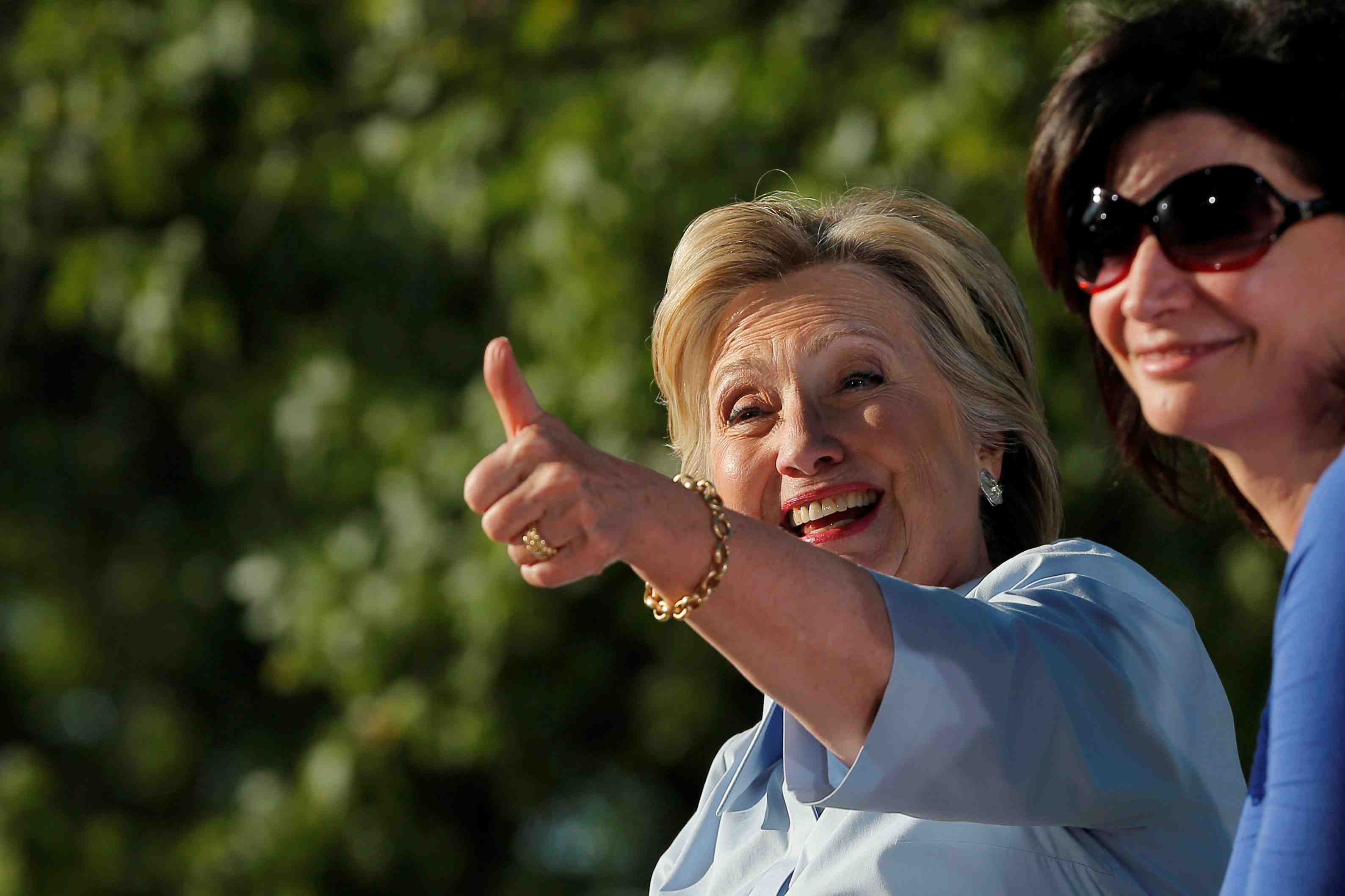 Clinton denonce l'attirance de trump pour poutine