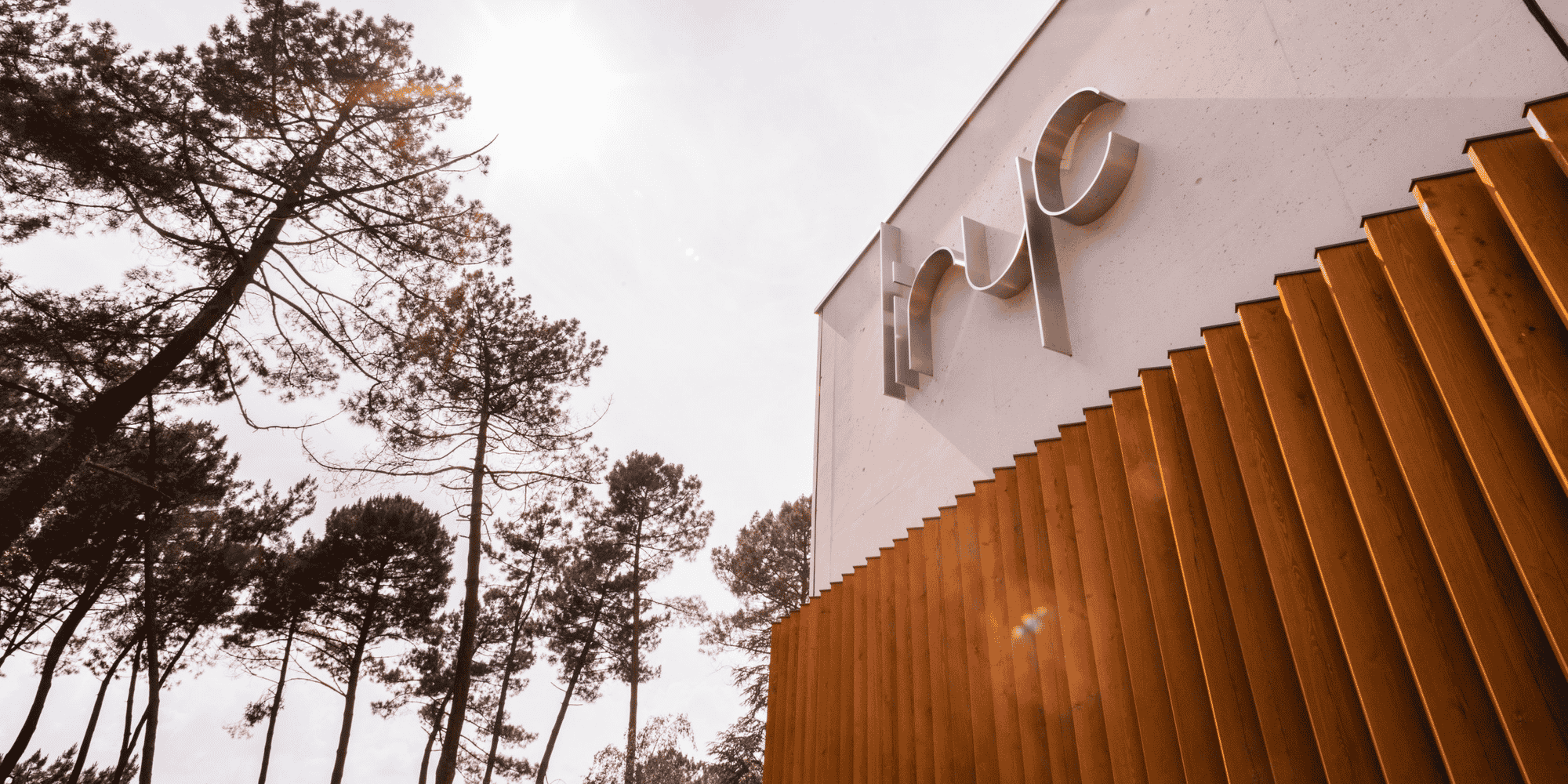 L'IHU Liryc est implanté dans le périmètre arboré de l'hôpital Xavier Arnozan.