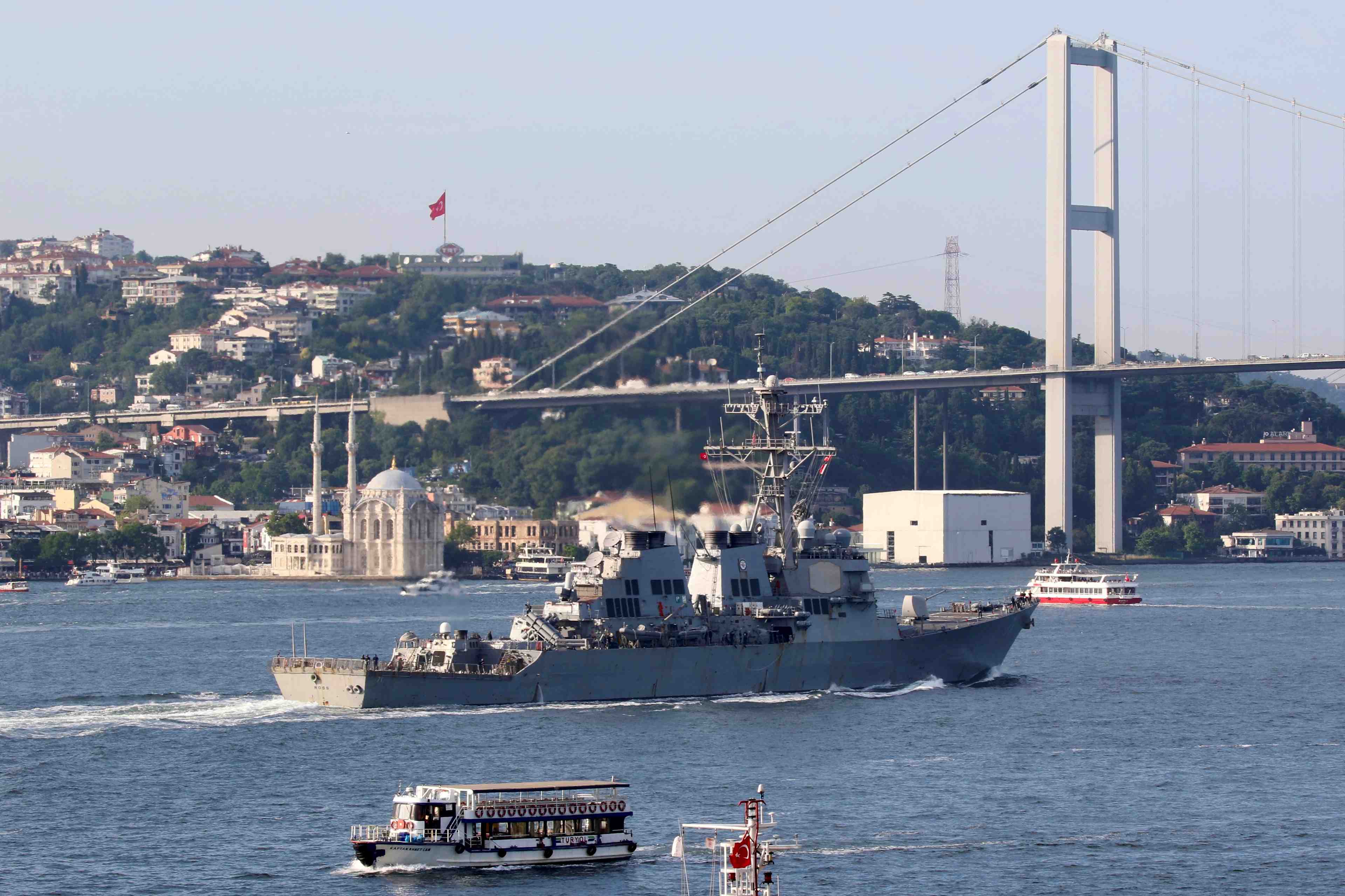 Exercices militaires en mer noire malgre l'opposition de moscou