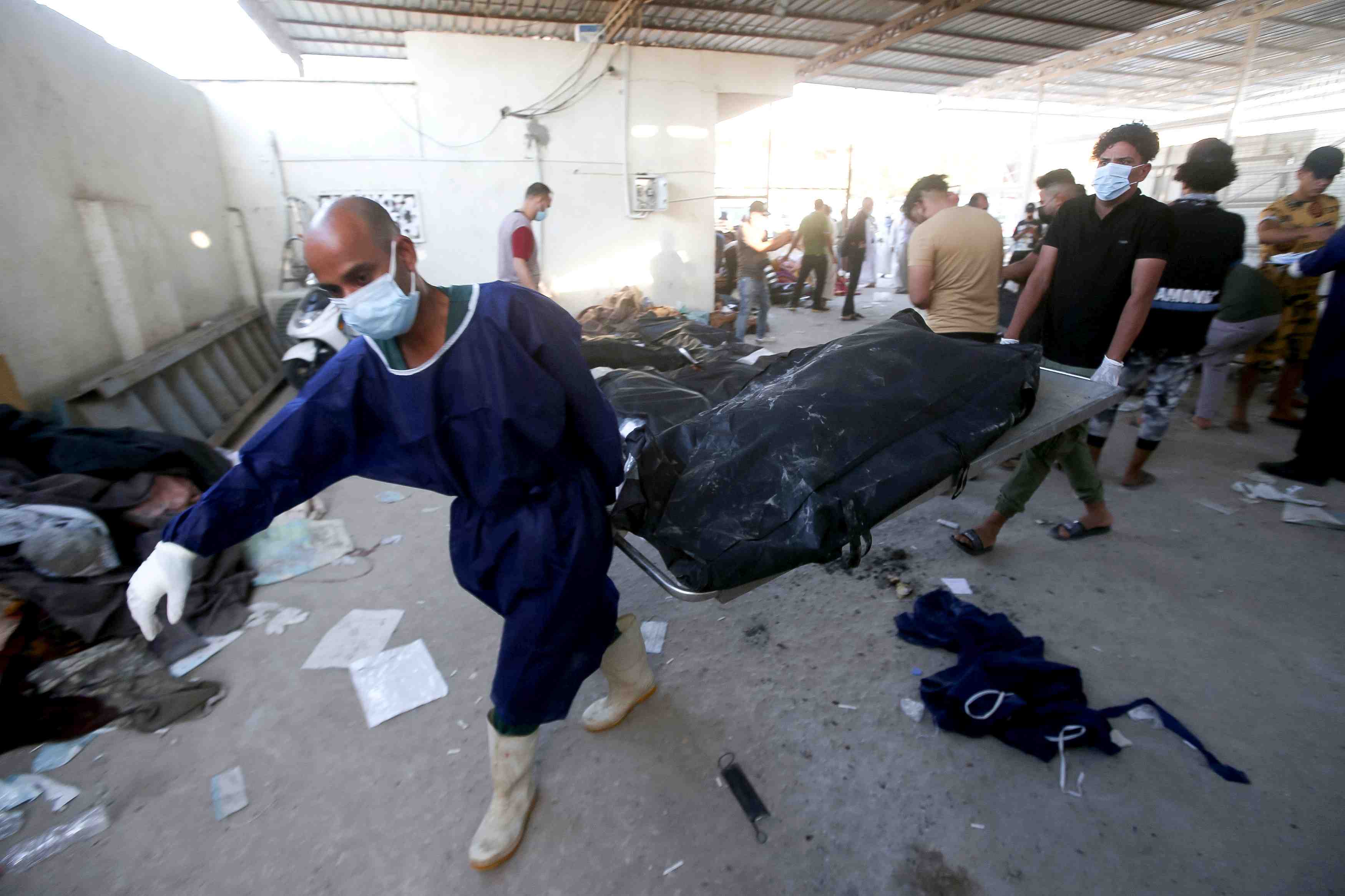 Irak: les recherches dans les decombres de l'hopital ne sont pas terminees