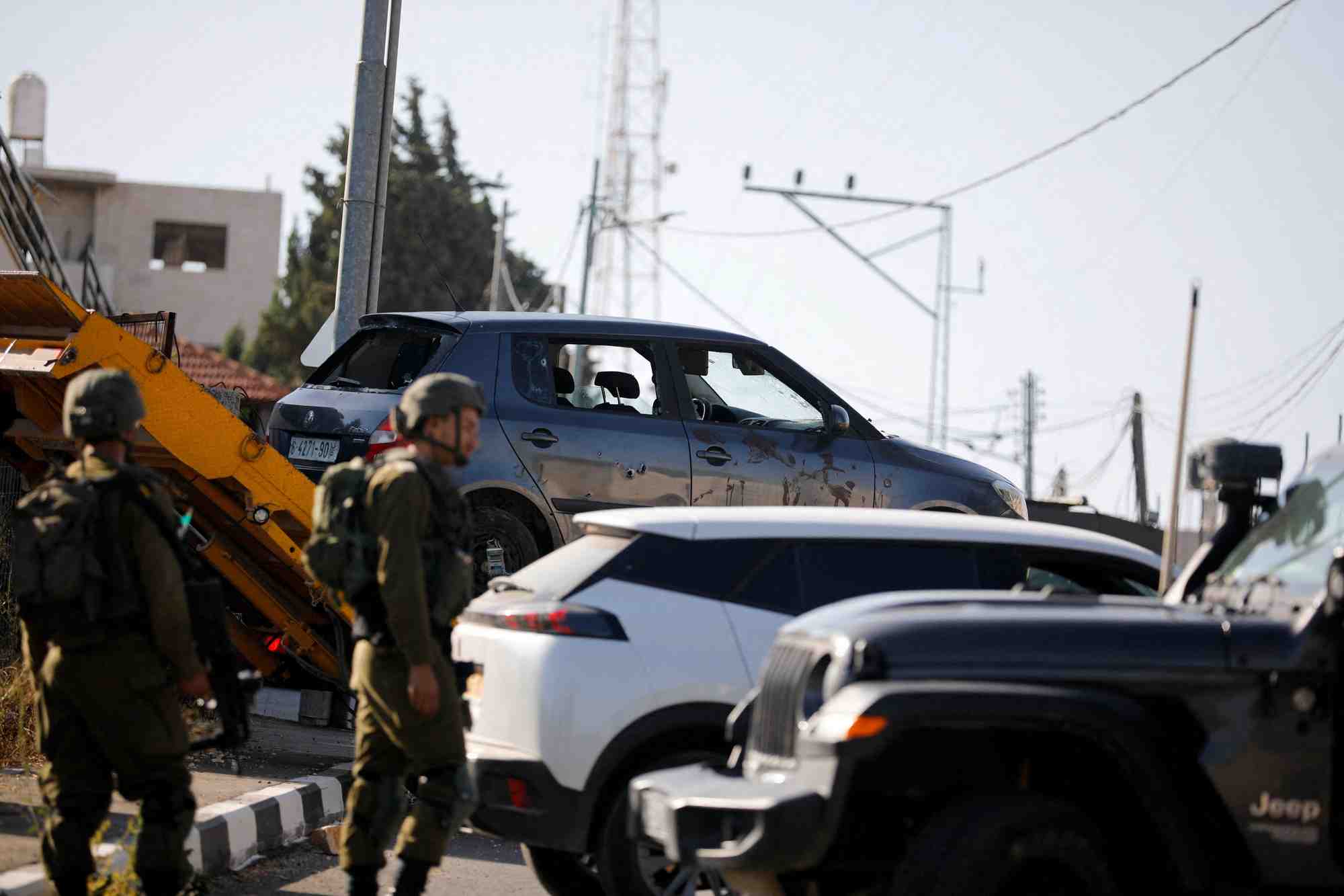 La voiture a partir de laquelle trois palestiniens auraient tire sur les forces israeliennes