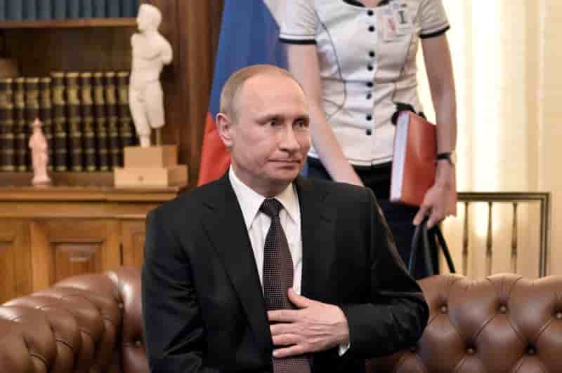 A athenes, vladimir poutine recoit le soutien d'alexis tsipras contre les sanctions