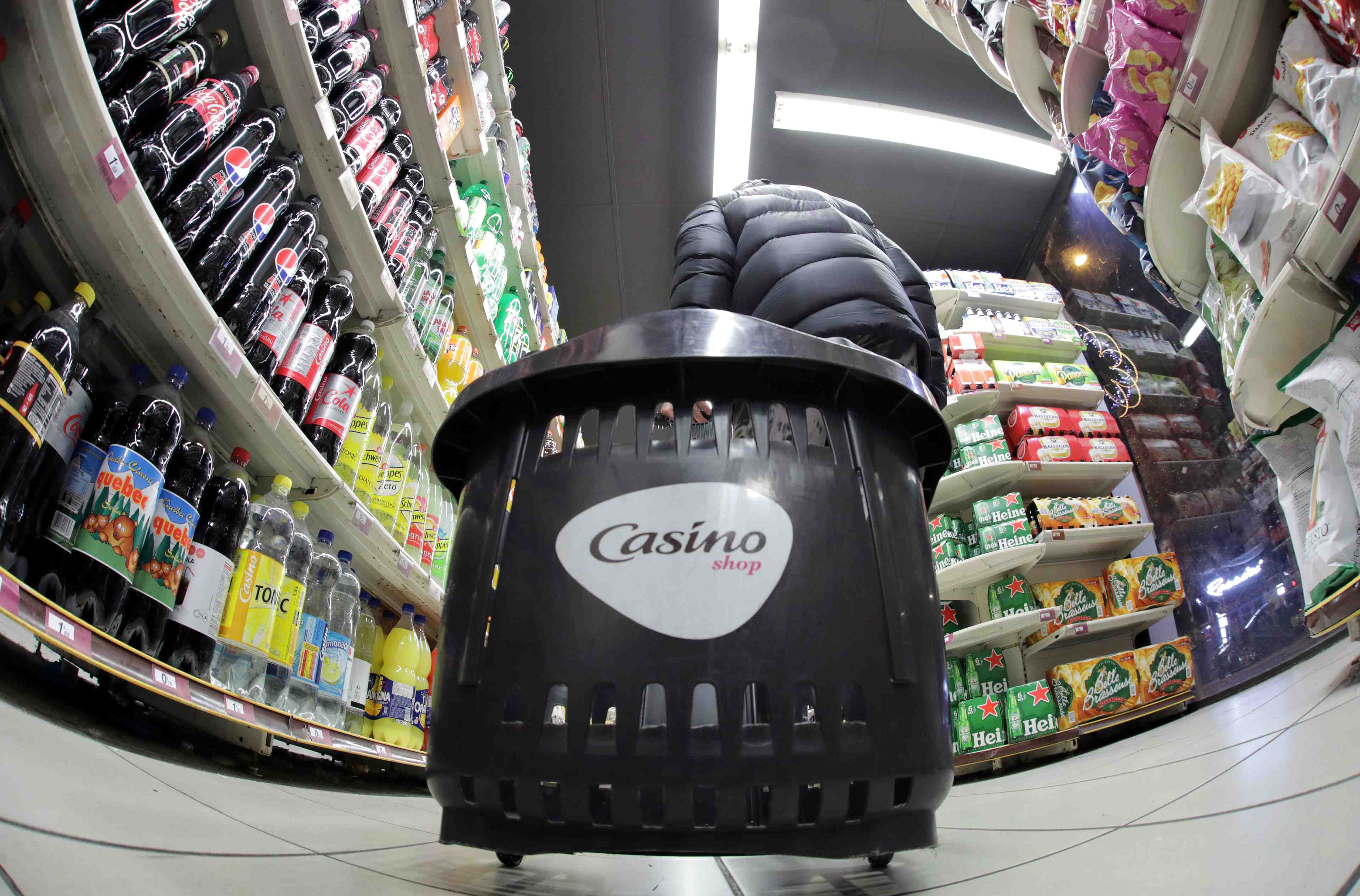 Casino freine par les "gilets jaunes" mais confirme ses objectifs